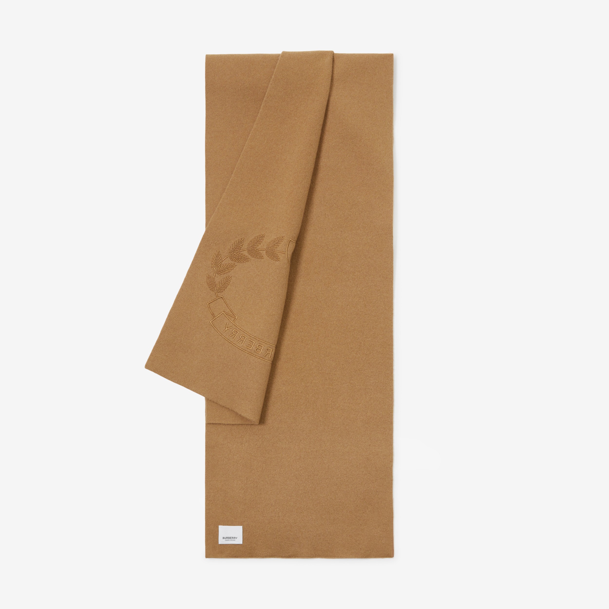 Cachecol de cashmere com emblema de folha de carvalho bordado (Camel) | Burberry® oficial - 3