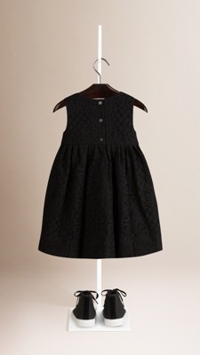 english lace gown styles
