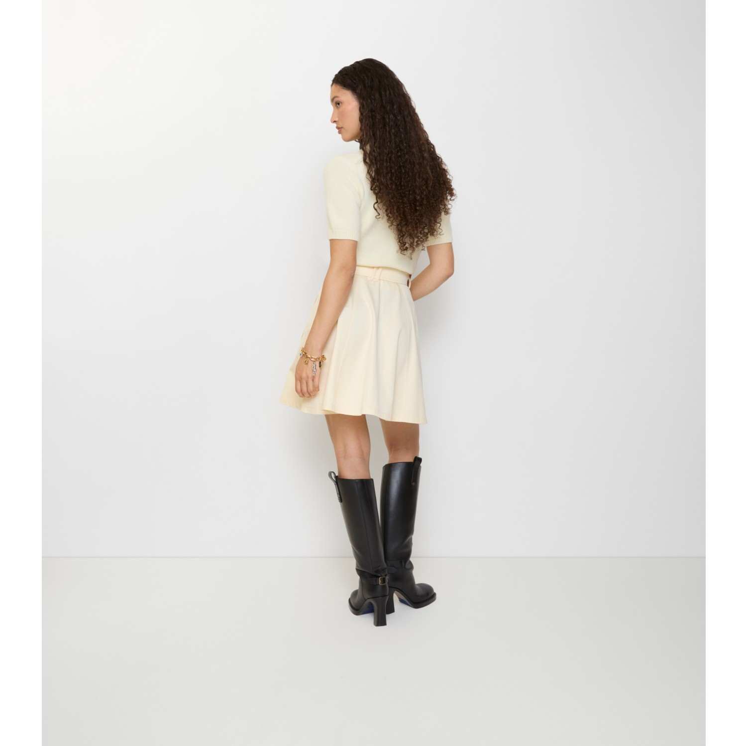 Minifalda estilo trench coat en gabardina