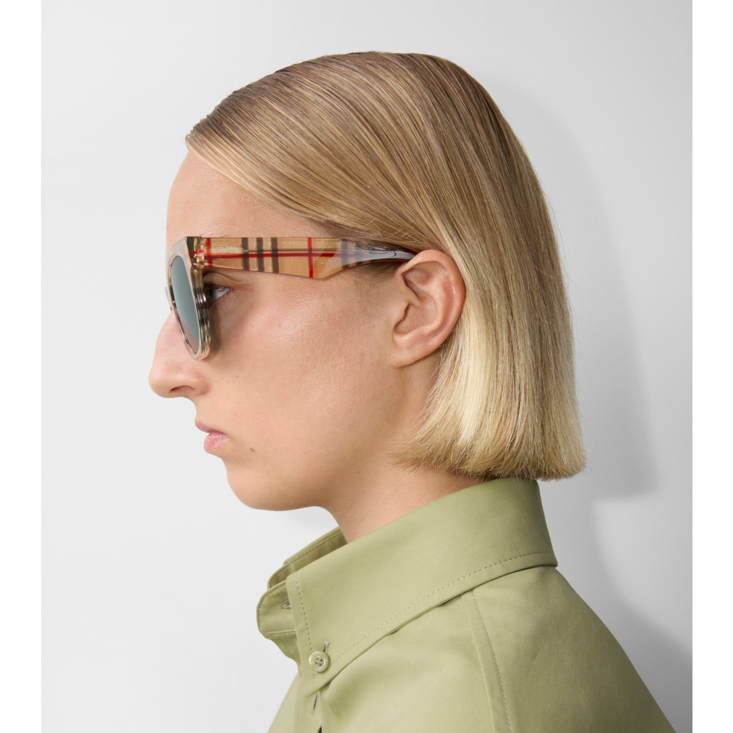 Sonnenbrille mit runder Fassung in Check