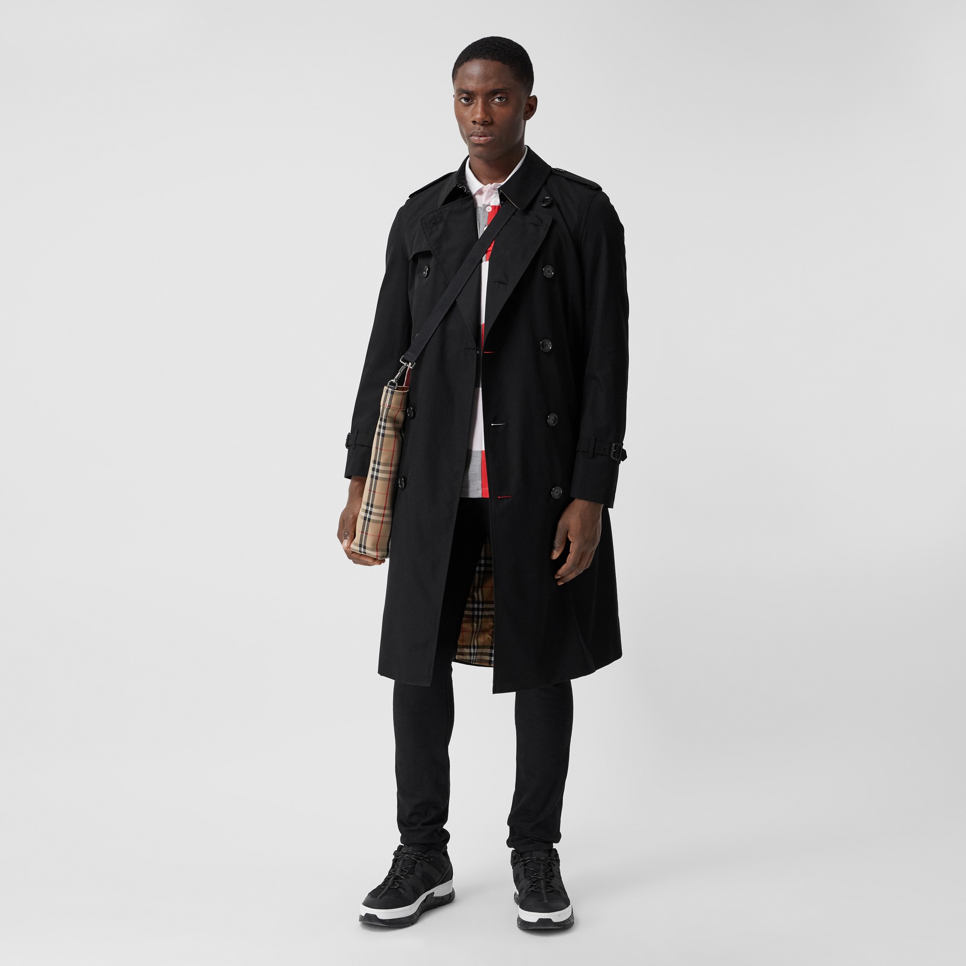 The Long Chelsea Heritage Trench Coat in Black - Men | Burberry United ...