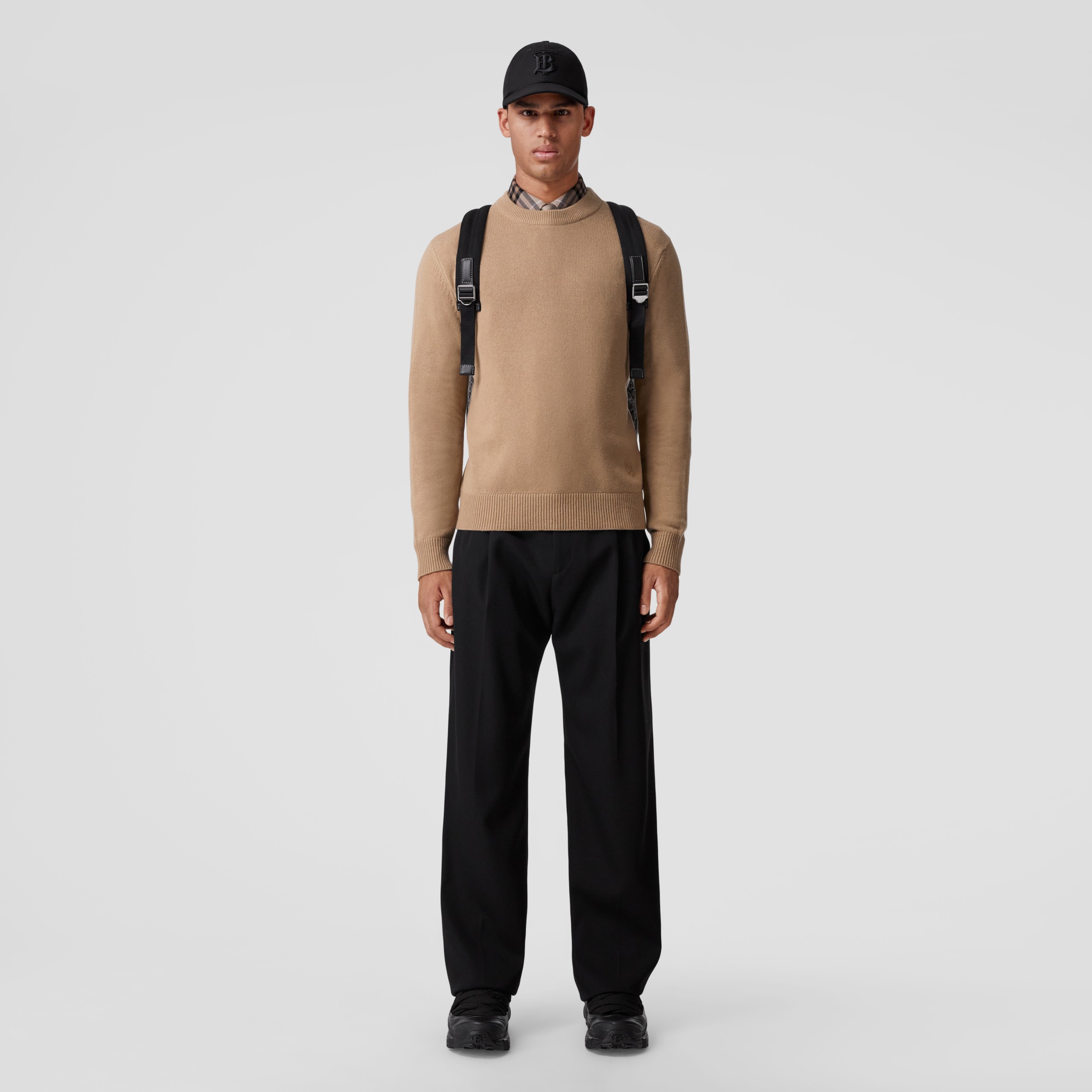 Suéter de cashmere com monograma (Camel) - Homens | Burberry® oficial - 1