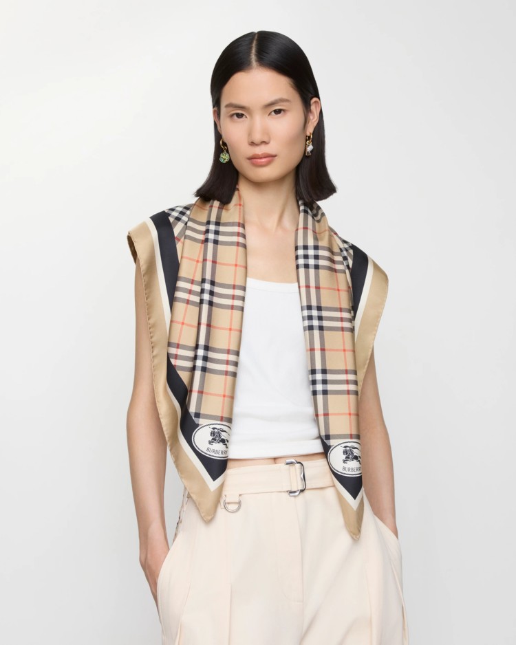 極美品　Burberry's バーバリーズ　ノバチェック　シルクスカーフ チェック シルクスカーフ (バンクブルー) | Burberry®公式サイト
