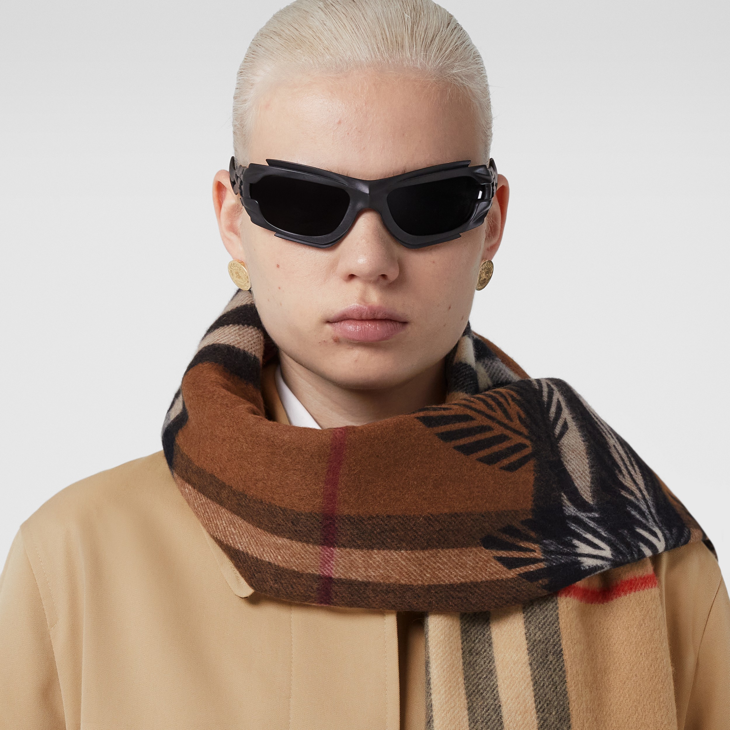 Montage Cashmere Jacquard Scarf in Dark Birch Brown/archive Beige | Burberry® Official - 3