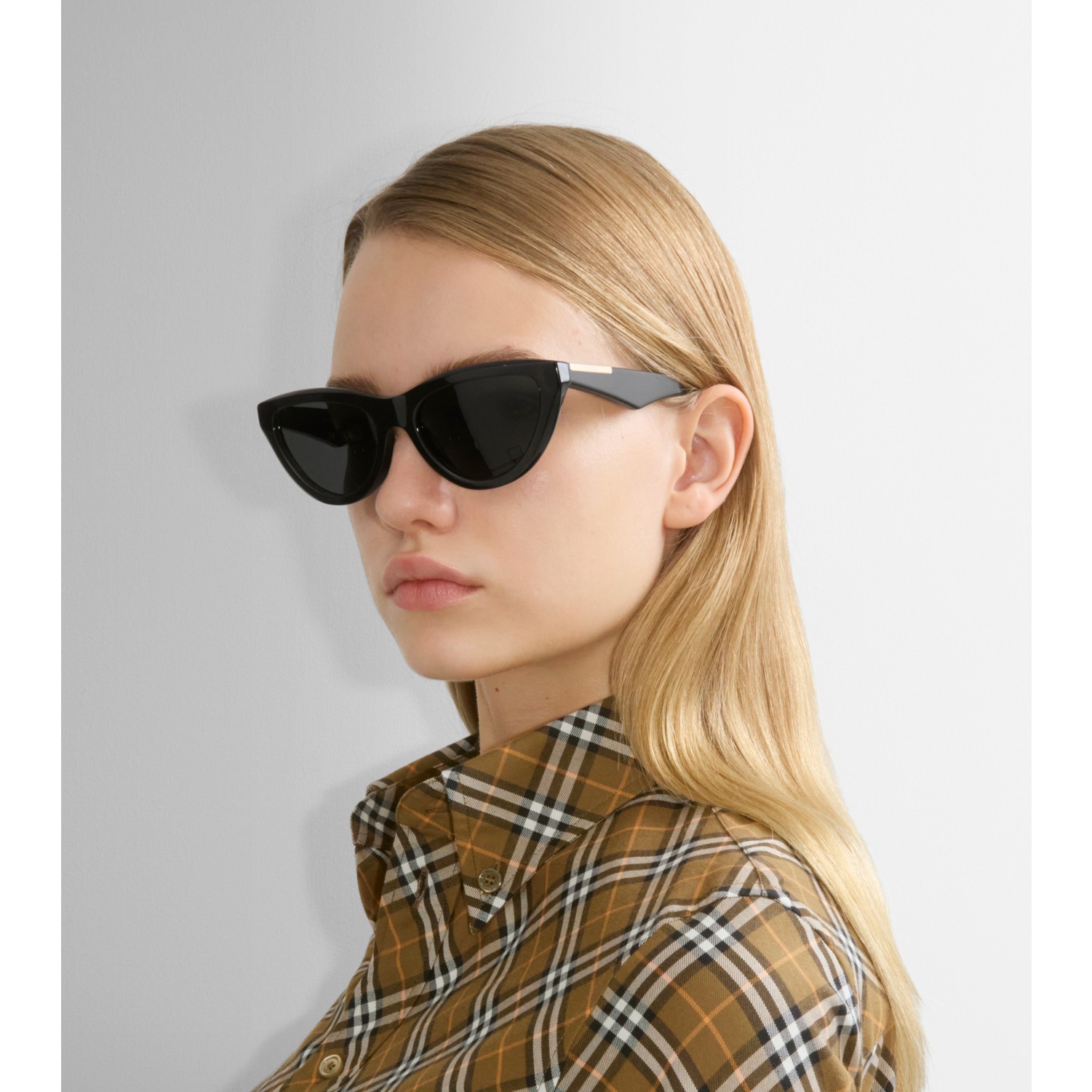 Classic Cat eye Sunglasses in Transparent black Women Burberry Official