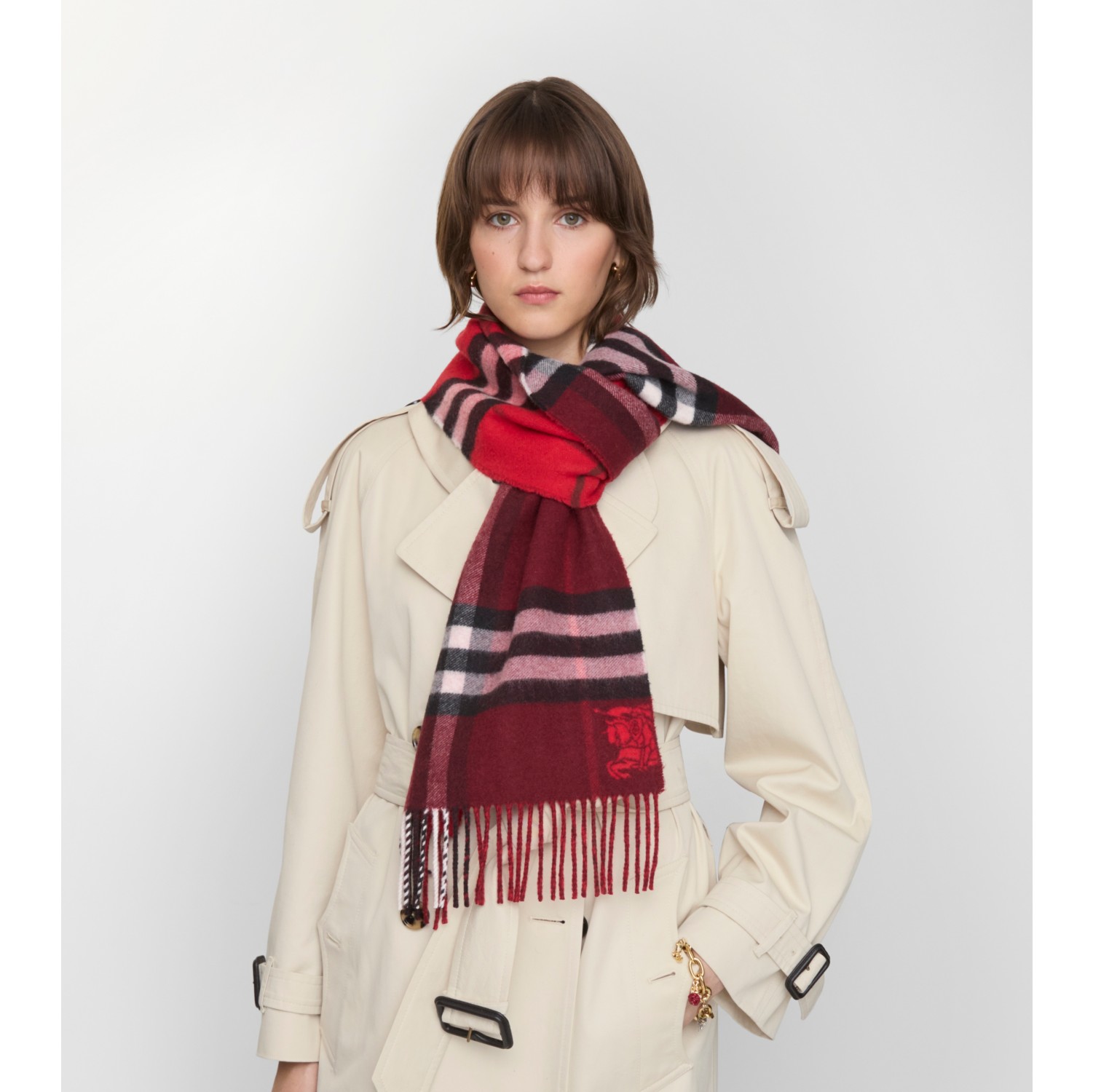 Contrast Check Cashmere Scarf in Post red/oxblood red | Burberry® Official