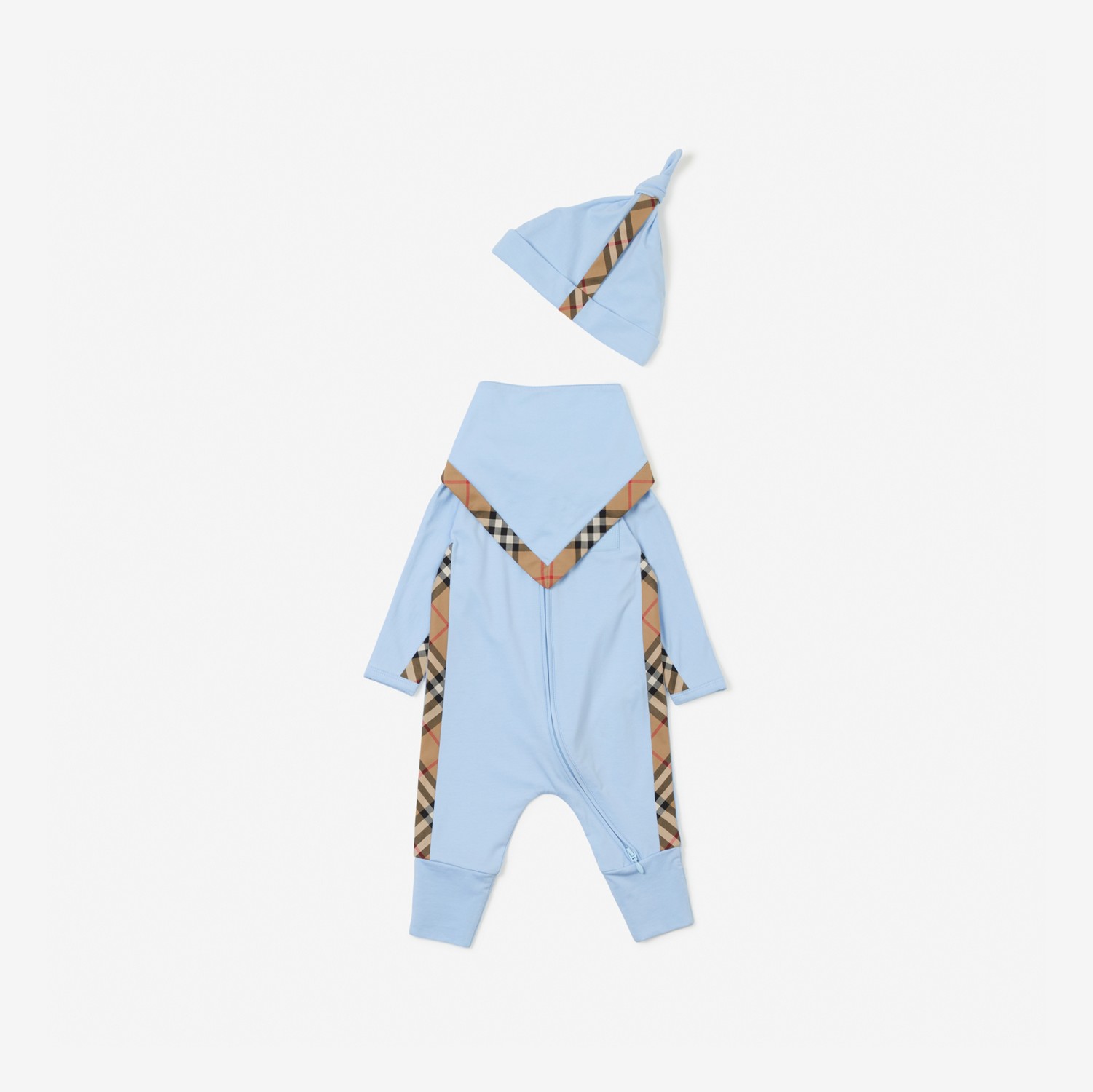 Set regalo per bebè da tre pezzi in misto cotone (Blu Porcellana Chiaro) - Bambini | Sito ufficiale Burberry®