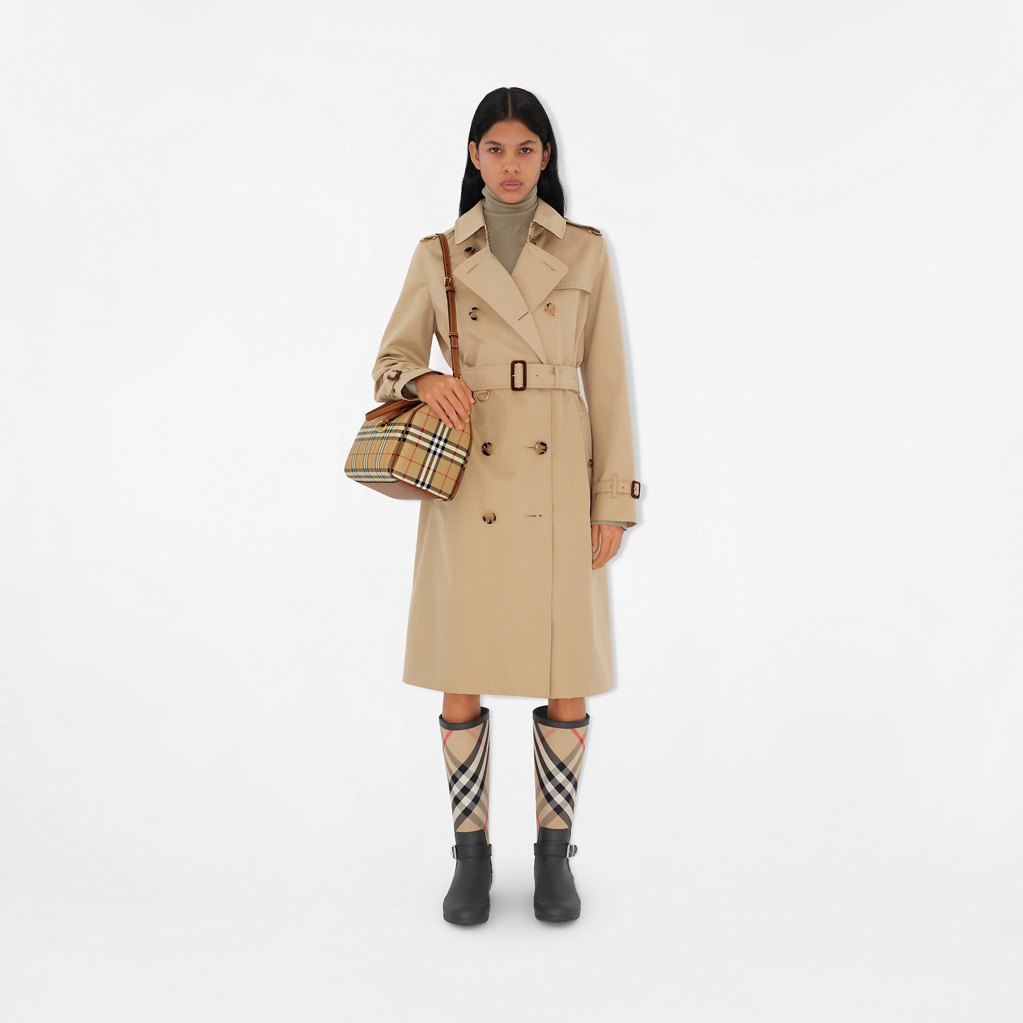 Medium Check Bowling Bag in Archive beige/briar brown Medium Check Bowling Bag in Archive beige/briar brown