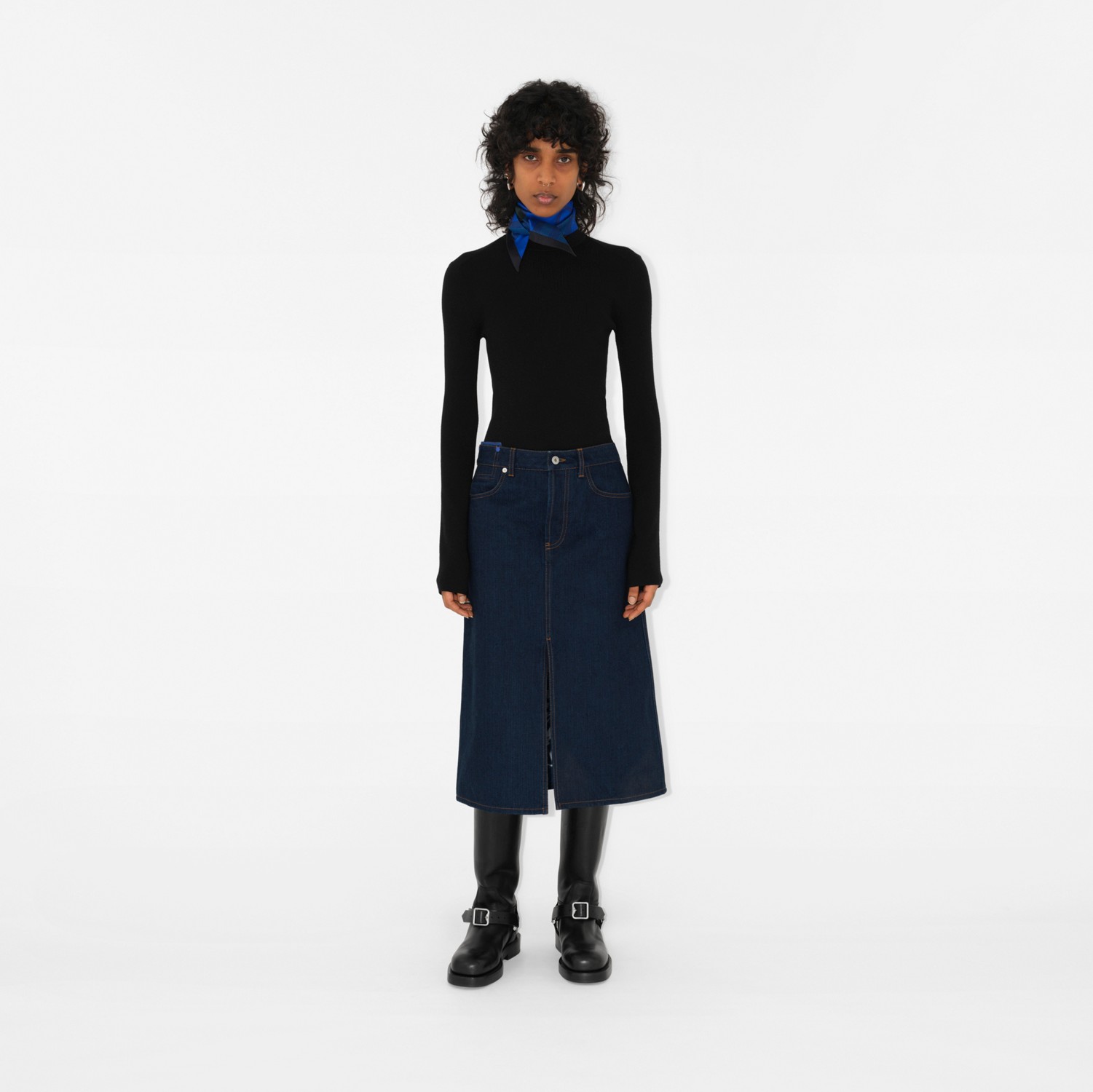 スキニー チェック シルクスカーフ (ナイト) | Burberry®公式サイト スキニー チェック シルクスカーフ (ナイト) | Burberry®公式サイト