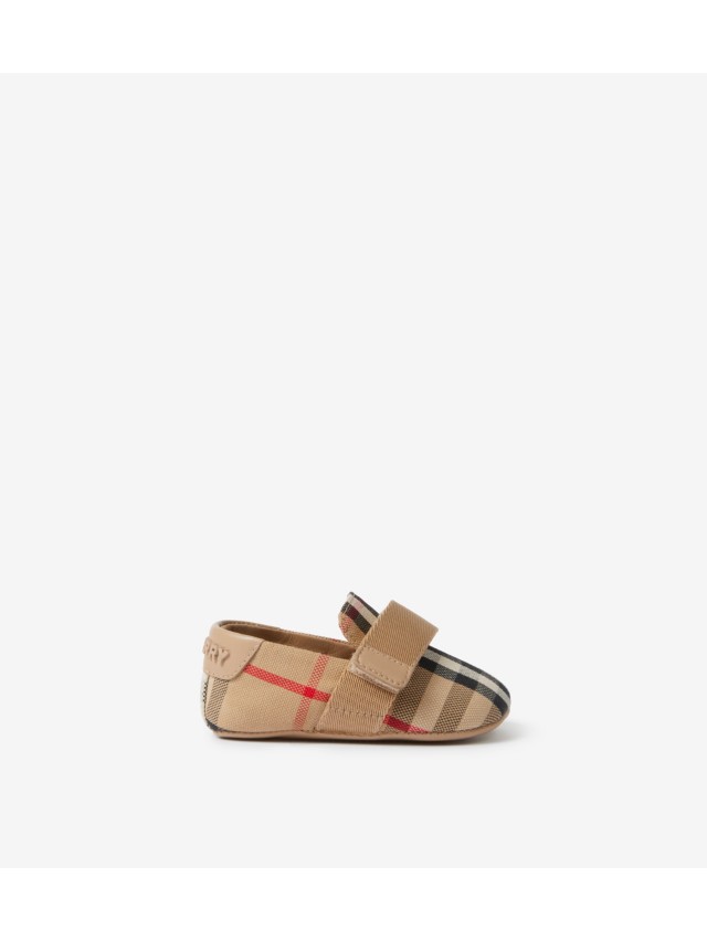 Burberry baby 2025 shoes size 17