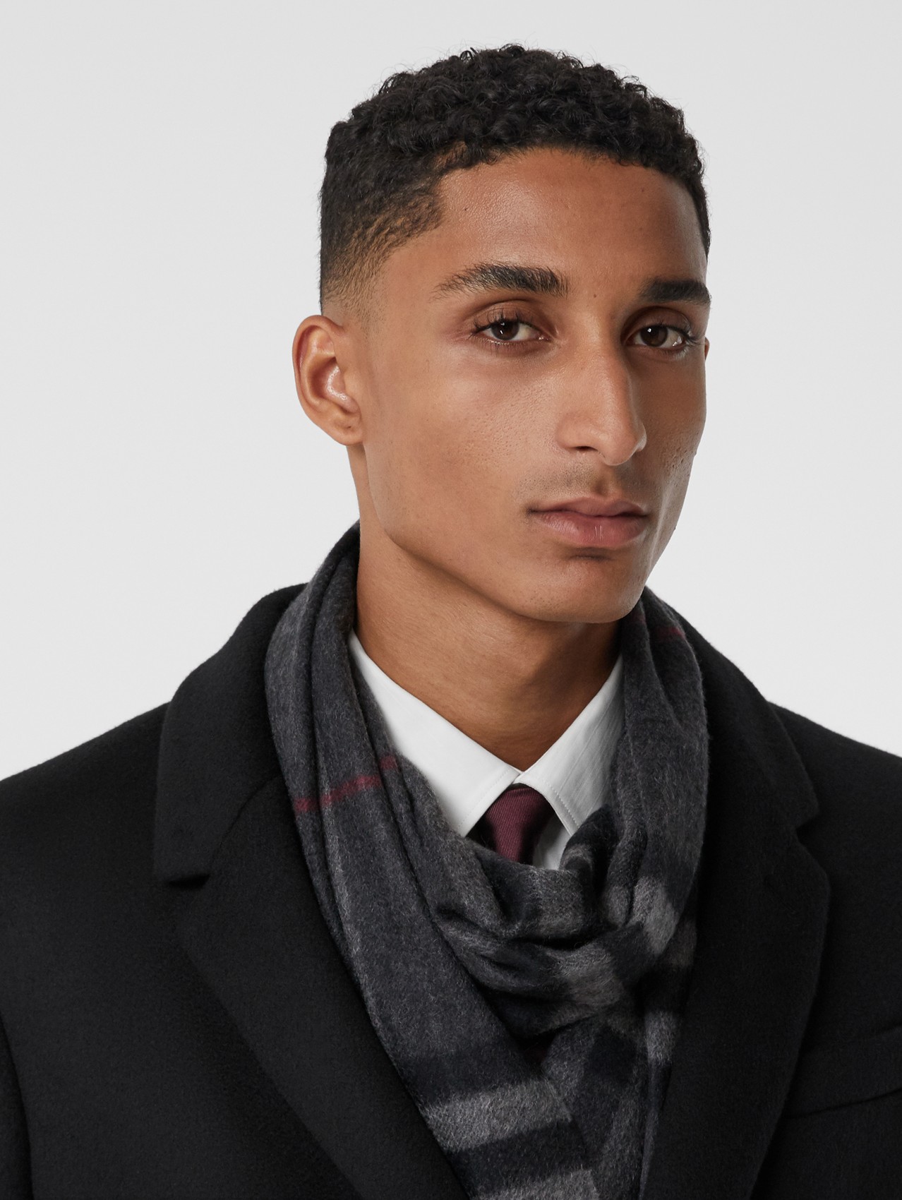 The Classic Check Cashmere Scarf in Charcoal