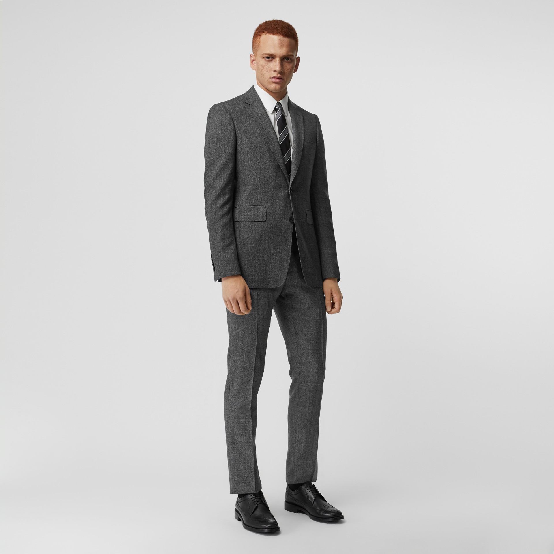 经典剪裁混色纱羊毛三件套西装