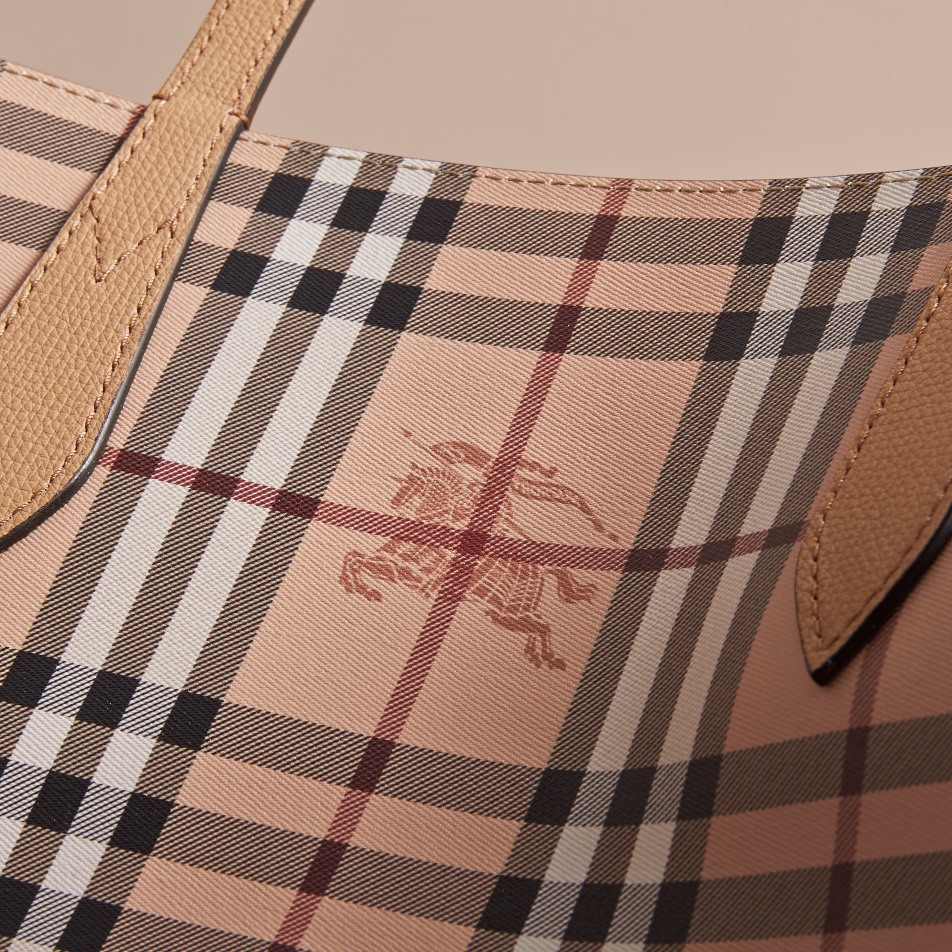 The Medium Reversible Tote in Haymarket Check and Leather in Mid Camel - Women | Burberry United 