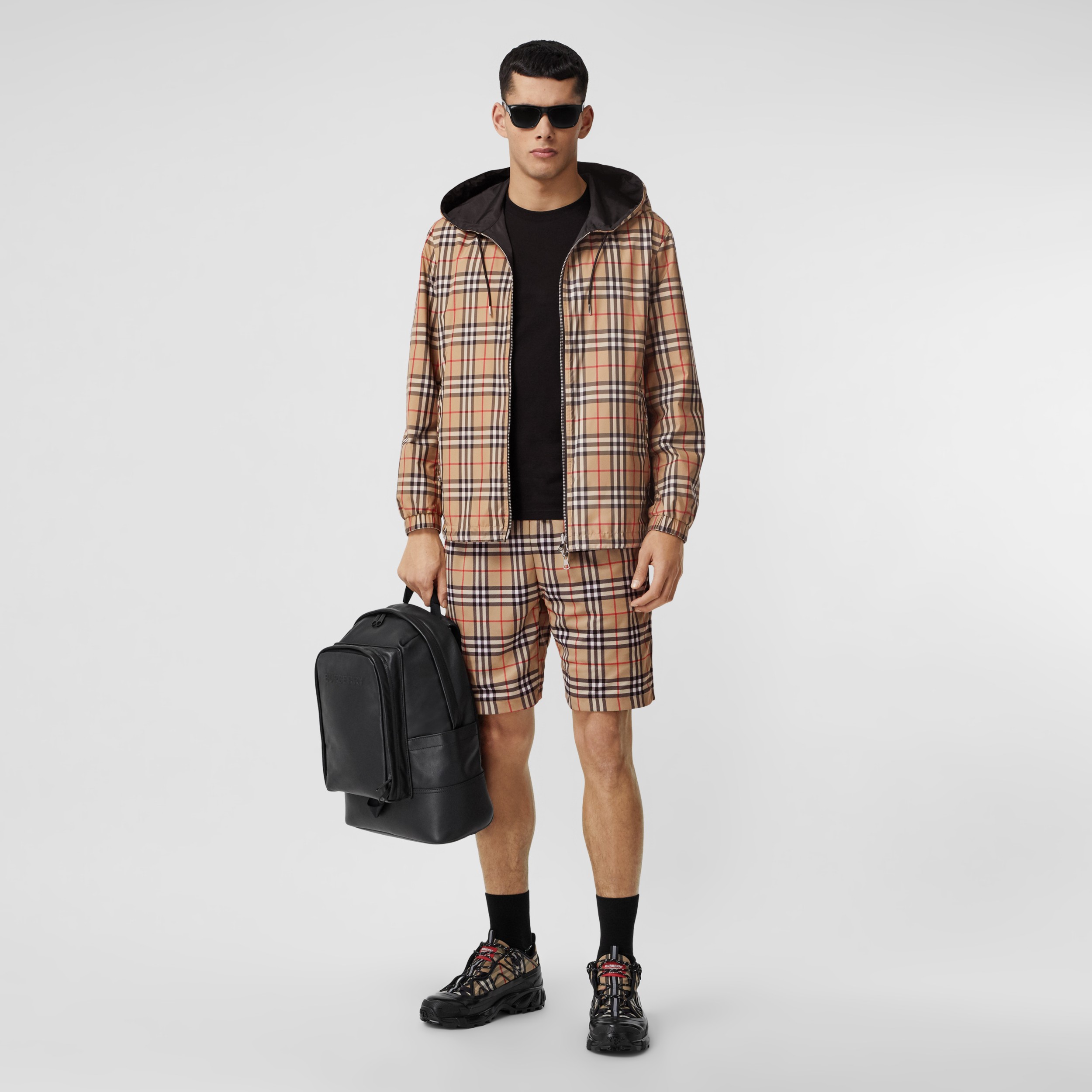 Demonstrere indre Zoologisk have Reversible Vintage Check Recycled Polyester Jacket in Archive Beige - Men |  Burberry® Official