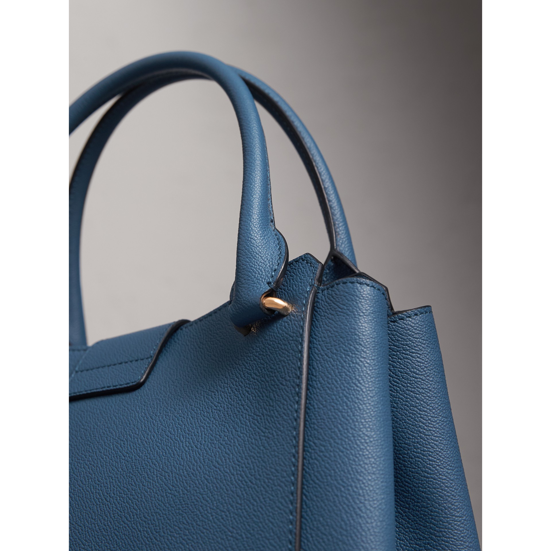 burberry medium leather tote