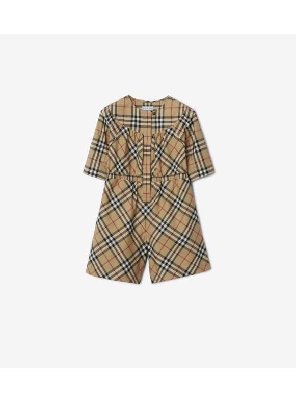 Burberry shop little girl