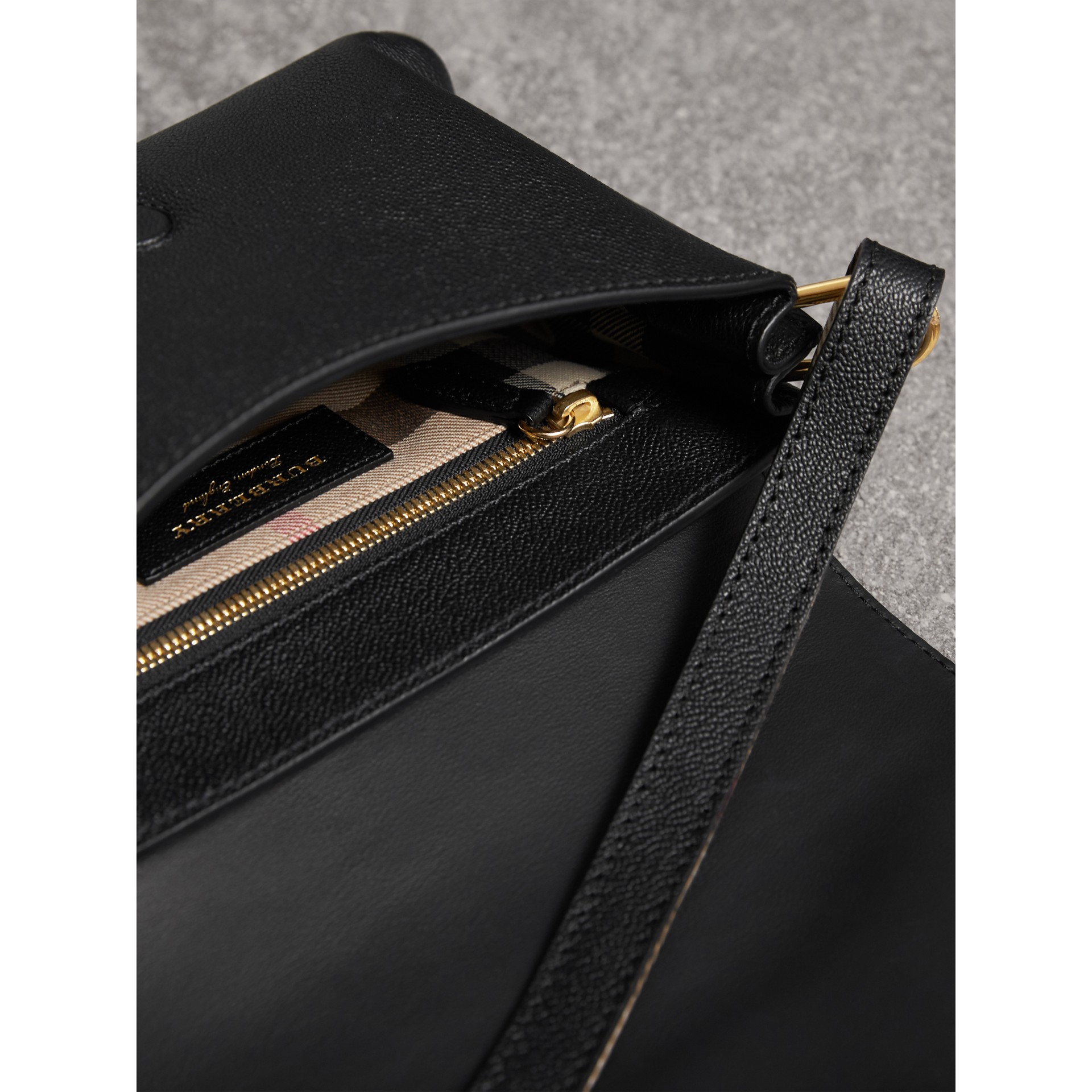 The Buckle Crossbody Bag in Leather in Black Women Burberry United