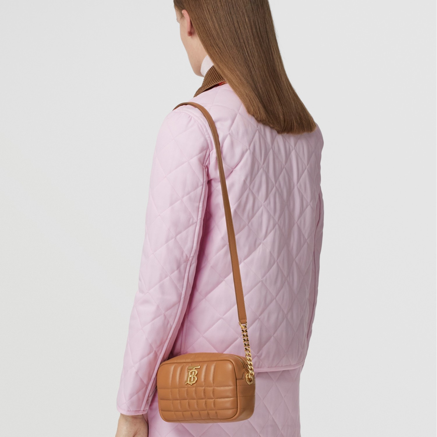 キルティングレザー ミニ ローラ カメラバッグ (メープルブラウン) Burberry®公式サイト