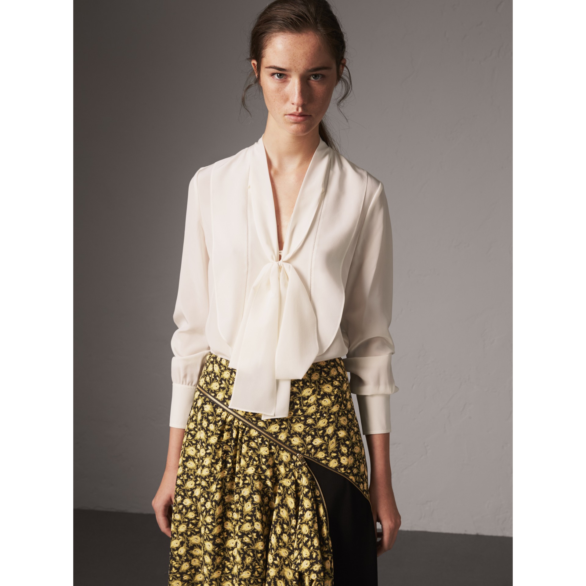 burberry tie outfit