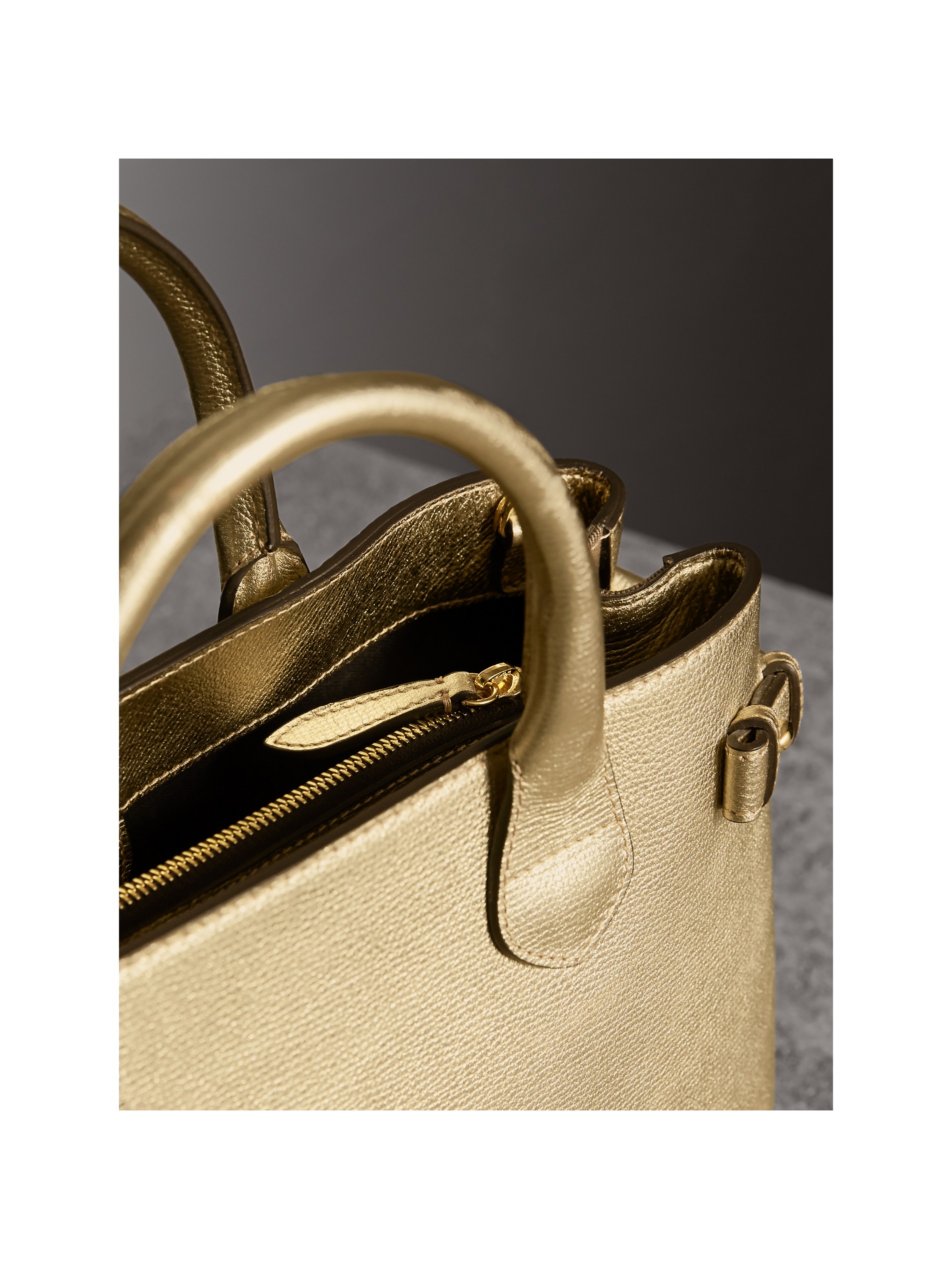 the banner - 中号 house 格纹拼皮革班纳手袋