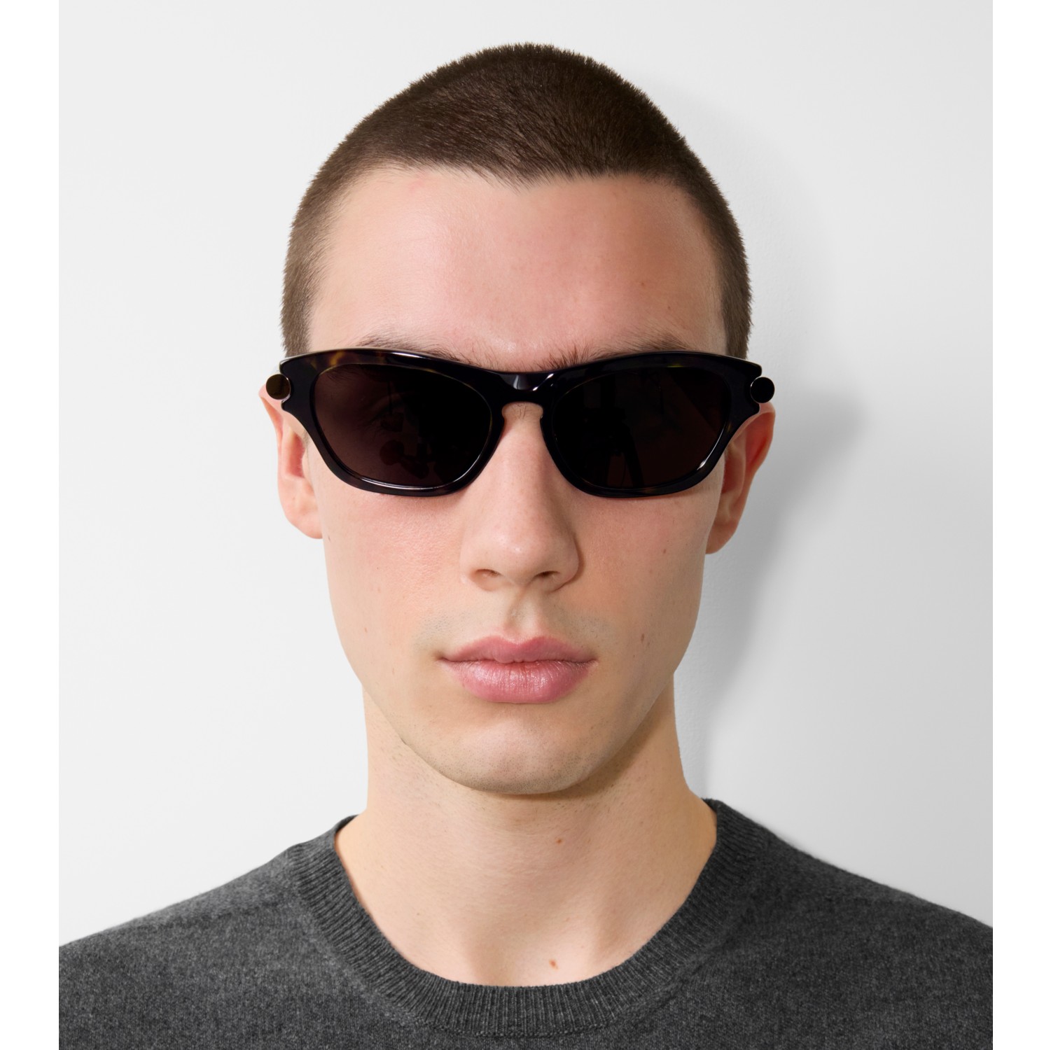 Sonnenbrille „Tubular“ mit ovaler Fassung