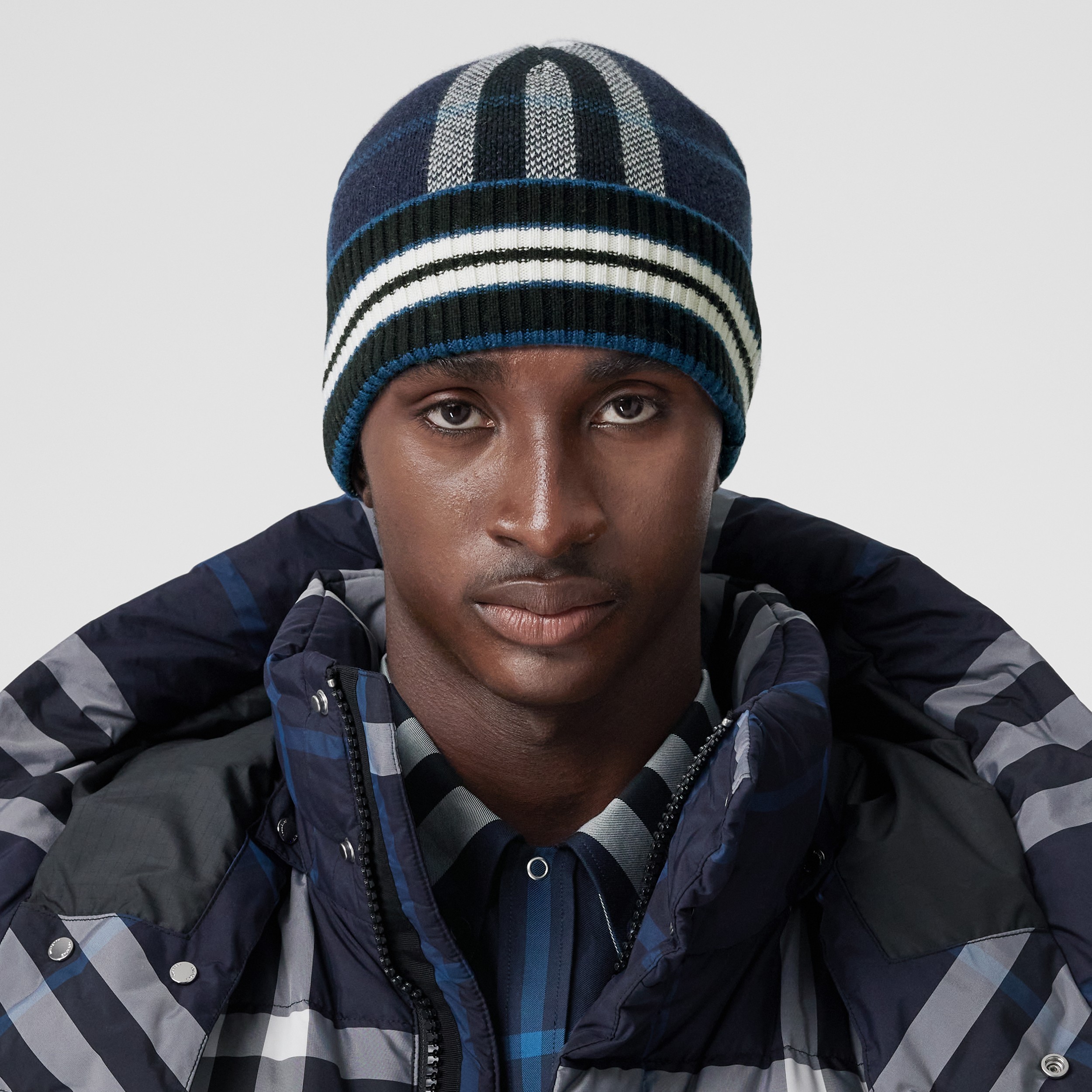 Check and Stripe Cashmere Beanie in Navy | Burberry® Official - 4