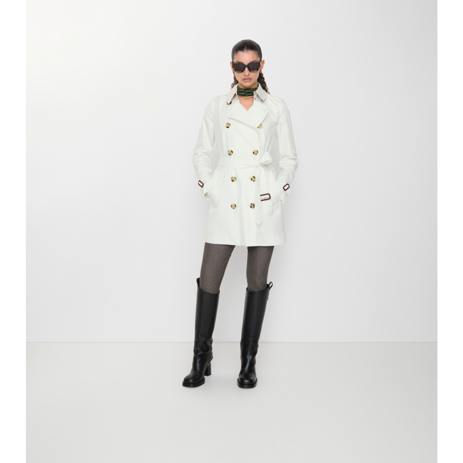 Short Tropical Gabardine Kensington Trench Coat in Cotton white - Women, Cotton Gabardine | Burberry® Official