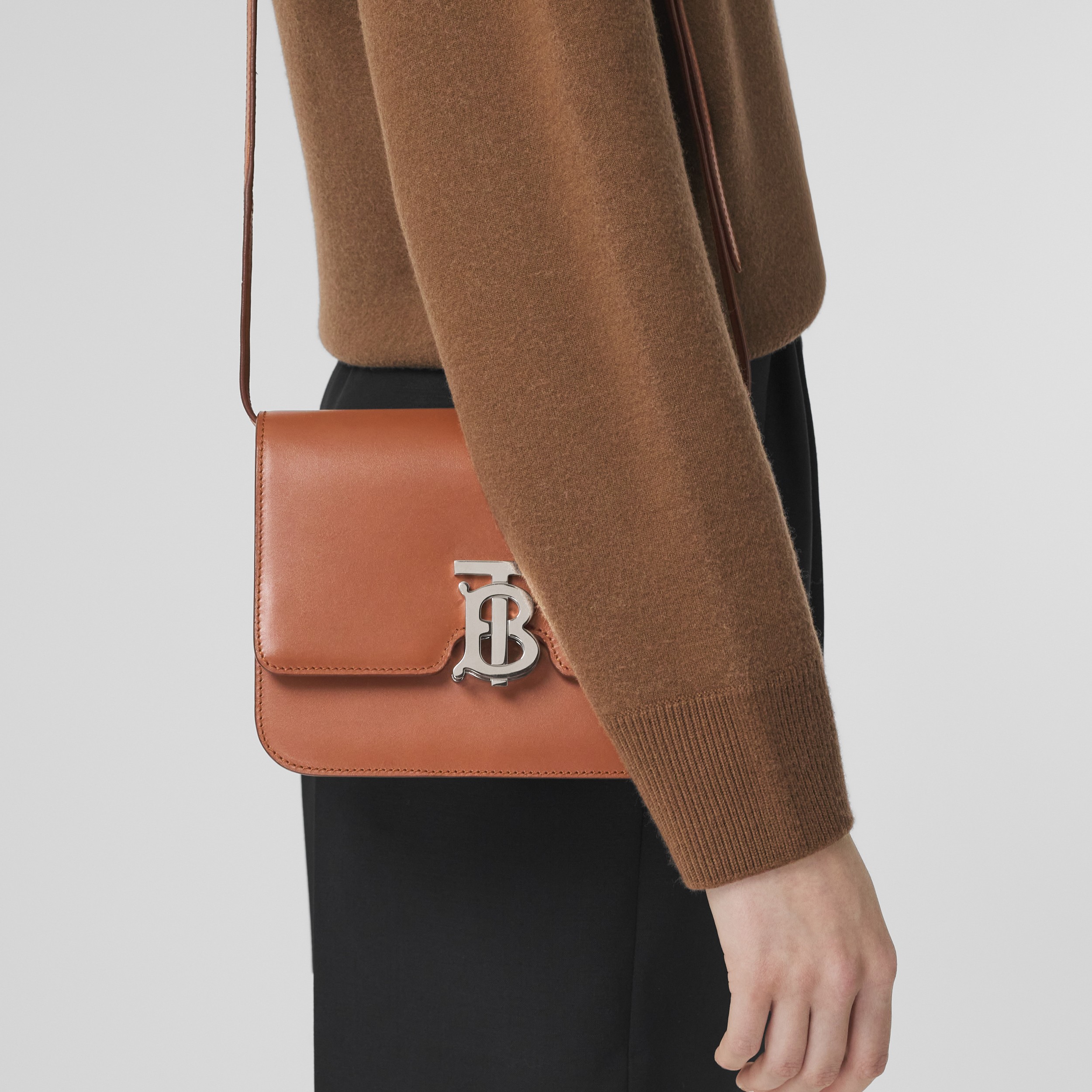 Burberry】ミニ TB ショルダーバッグ tivicr.com Burberry】ミニ TB ショルダーバッグ tivicr.com