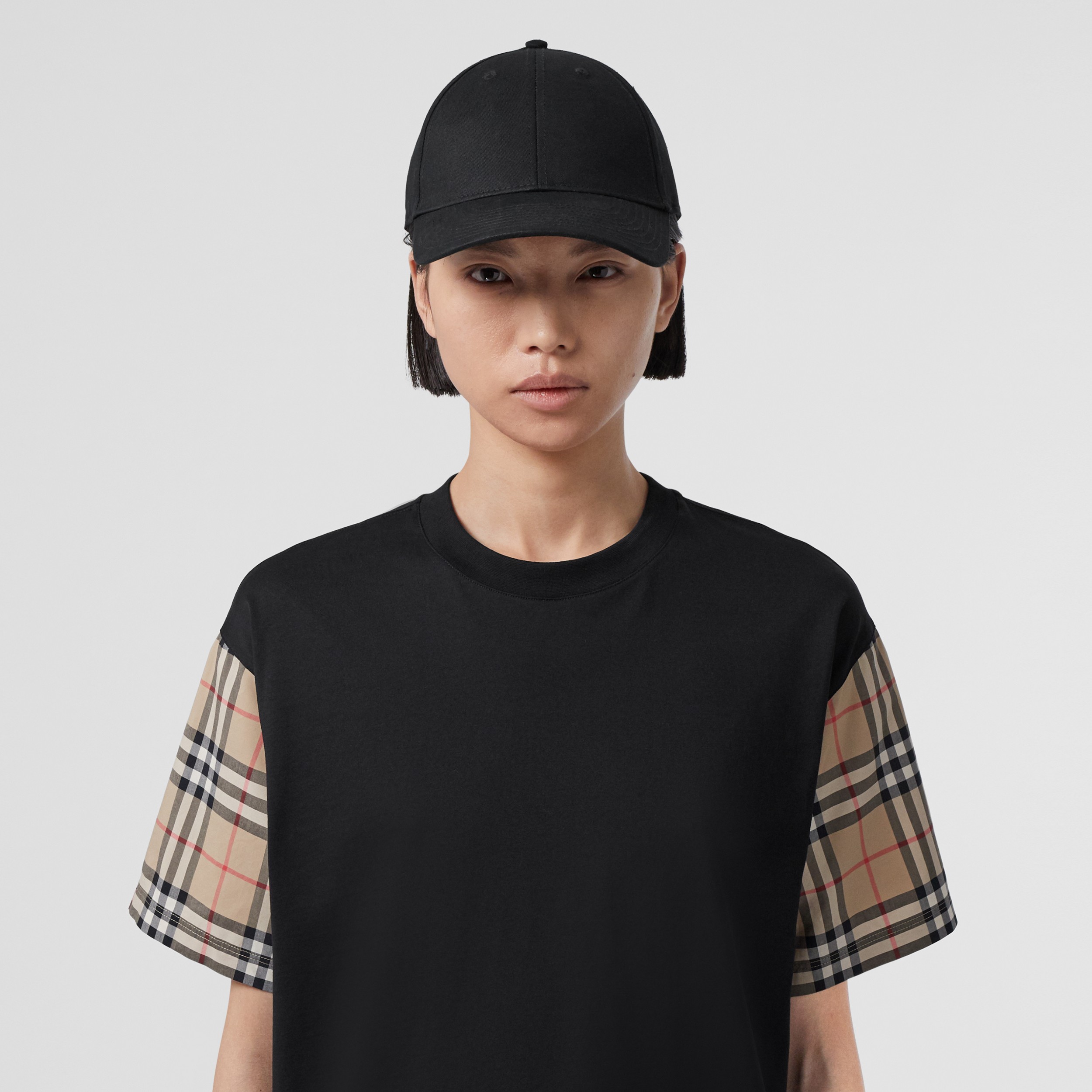 Vintage Check Sleeve Cotton Oversized T-shirt in Black | Burberry® Official - 2