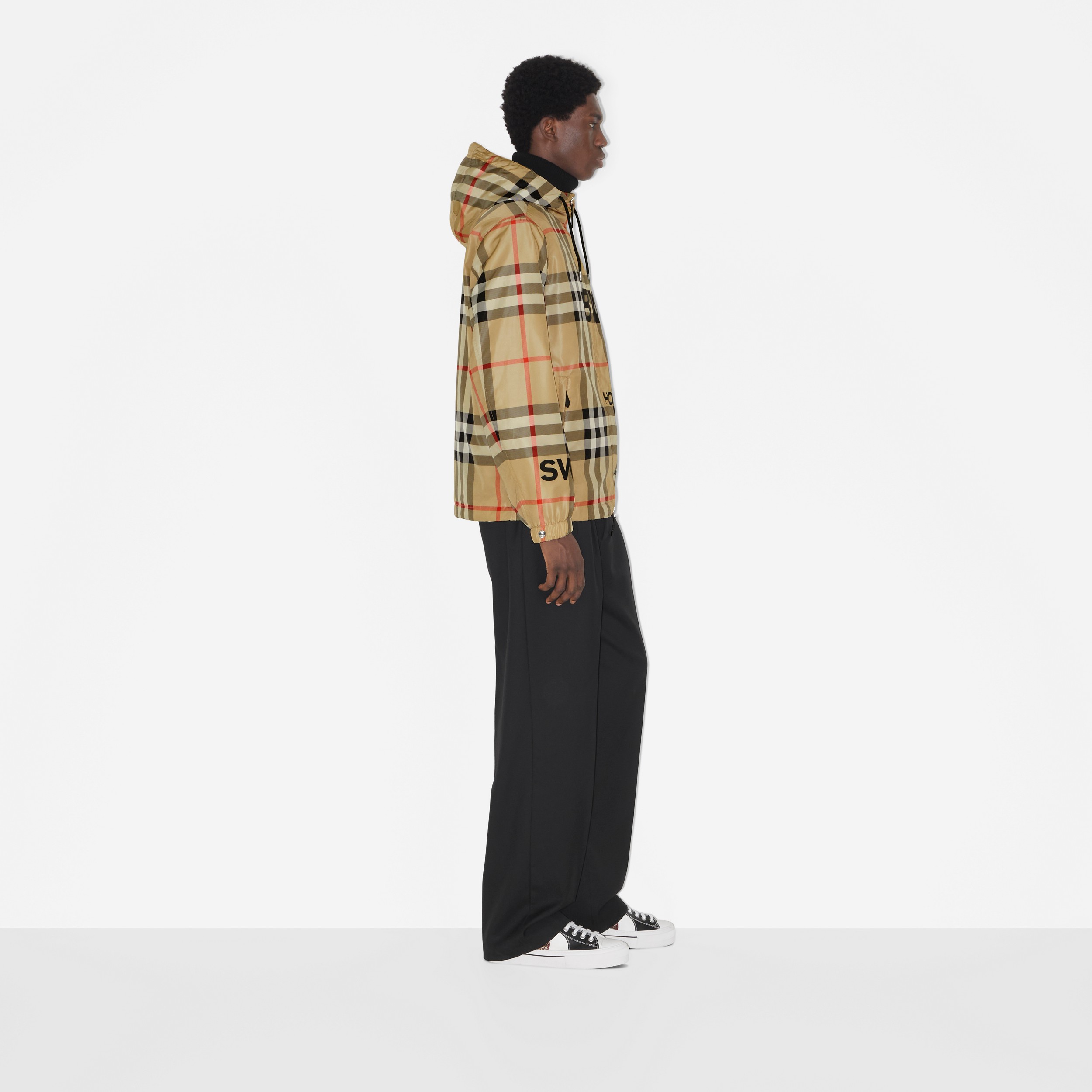 Veste à capuche en nylon Check Horseferry (Beige D'archive) - Homme | Site officiel Burberry® - 3