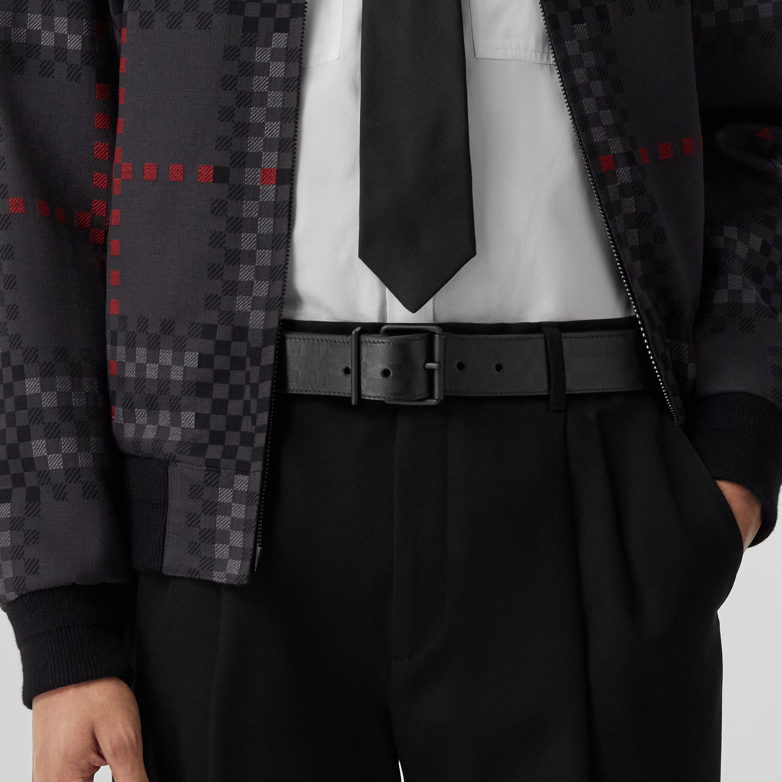 Cintura in pelle con motivo tartan in rilievo (Nero/nero Opaco) - Uomo | Sito ufficiale Burberry® - 3