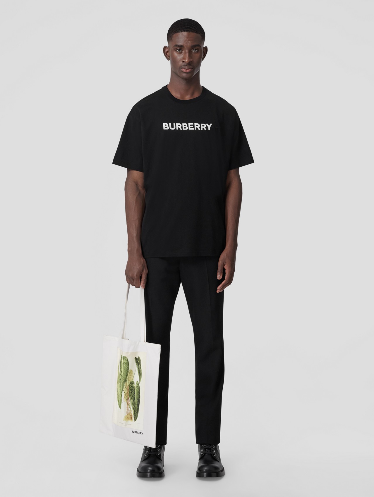 ロゴプリント コットン オーバーサイズTシャツ (ブラック) | Burberry®公式サイト