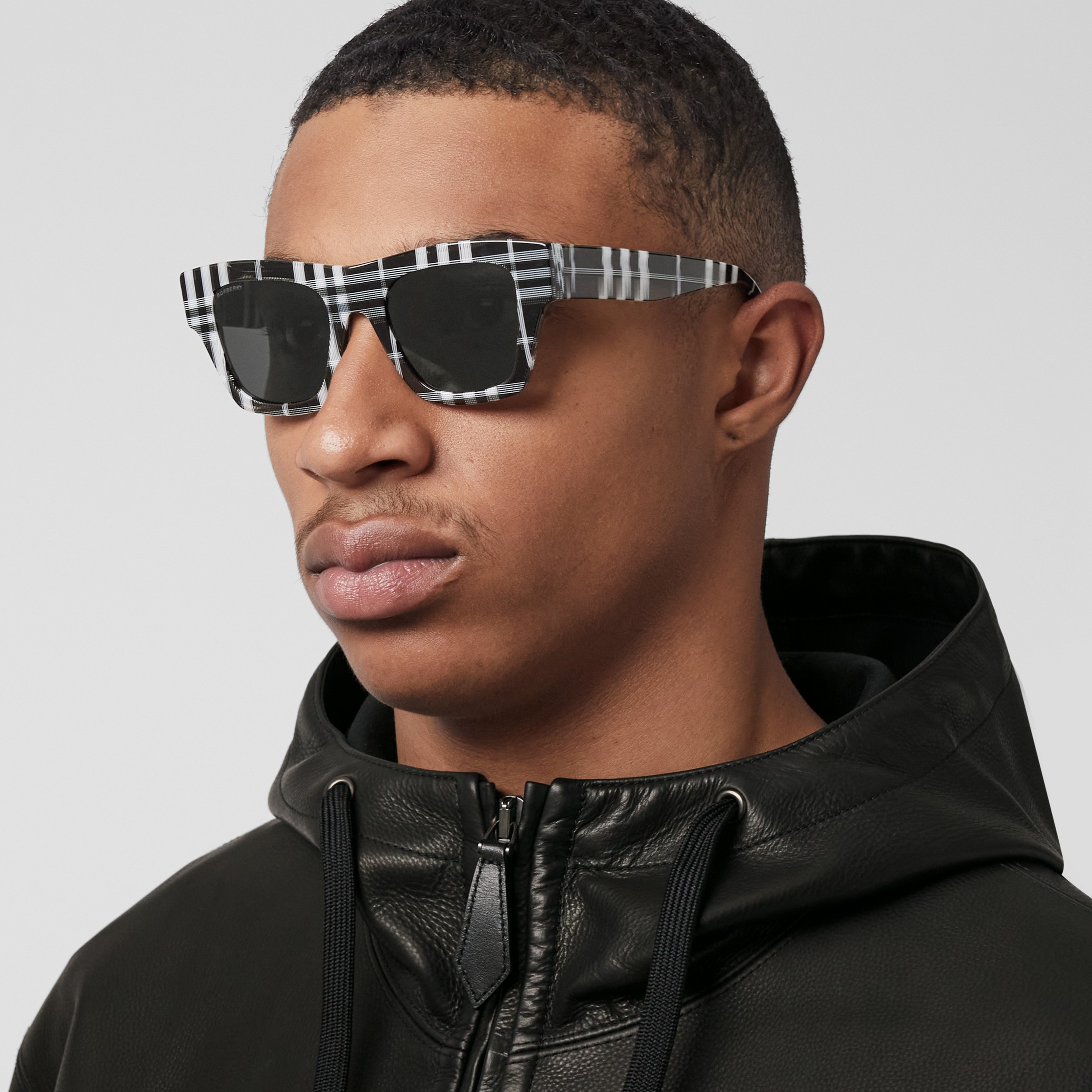 Eckige Sonnenbrille (Schwarz/weiß) - Herren | Burberry® - 3