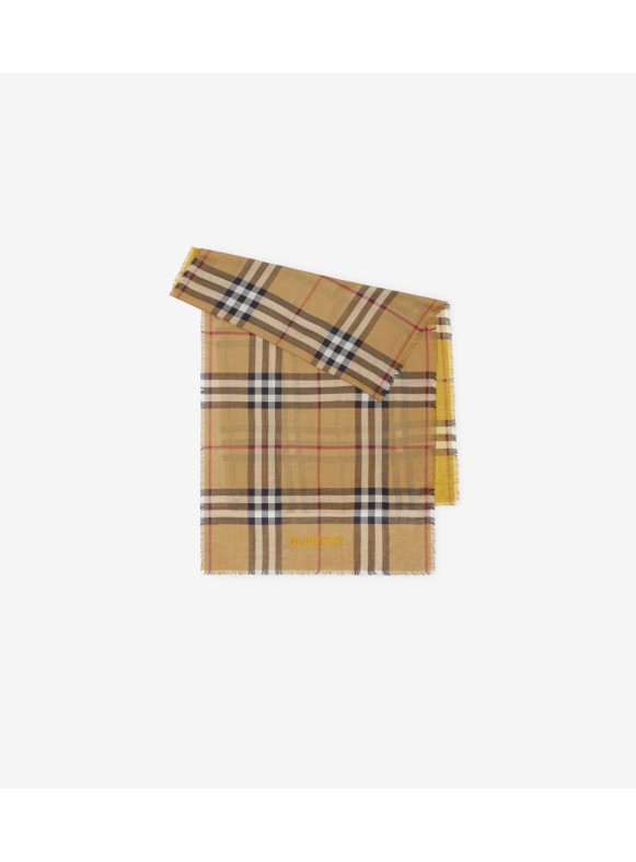 Classic Cashmere Scarf in Multicoloured - Burberry