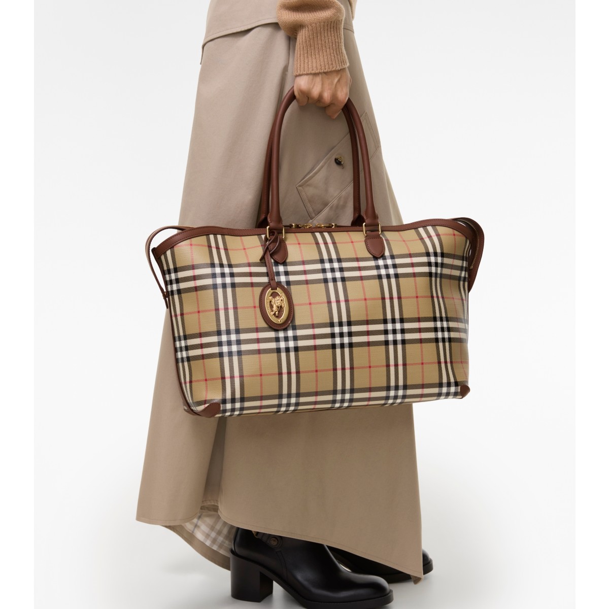  Check Medium Zip Tote