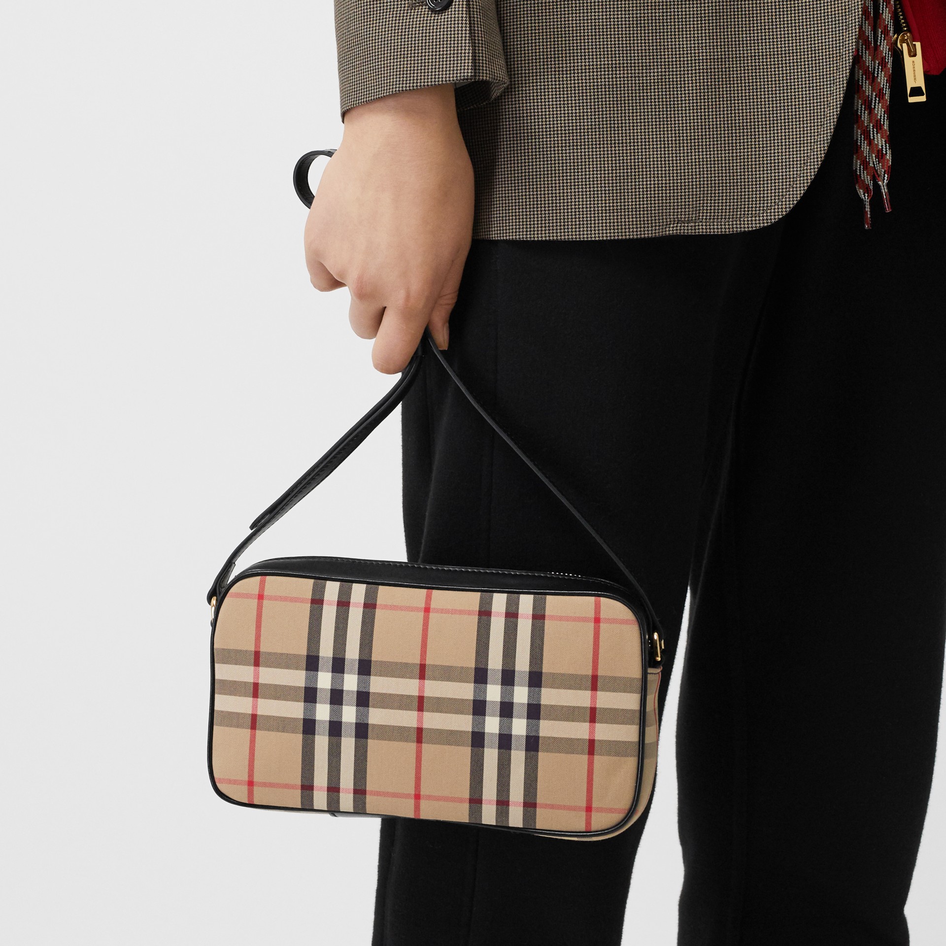 「BURBERRY Small Vintage Check and Leather Camera Bag」的圖片搜尋結果"