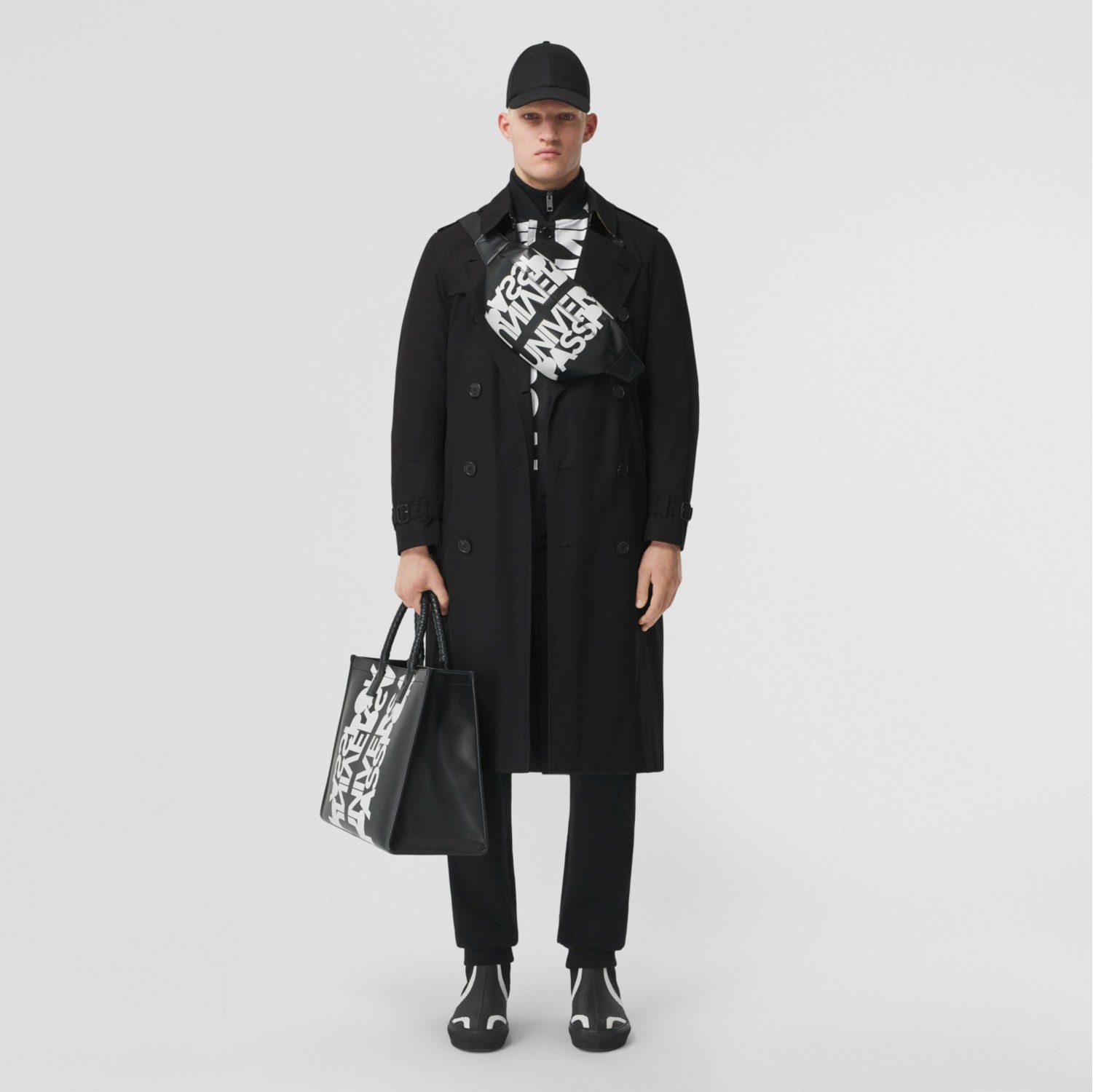 The Long Kensington Heritage Trench Coat in Black - Men