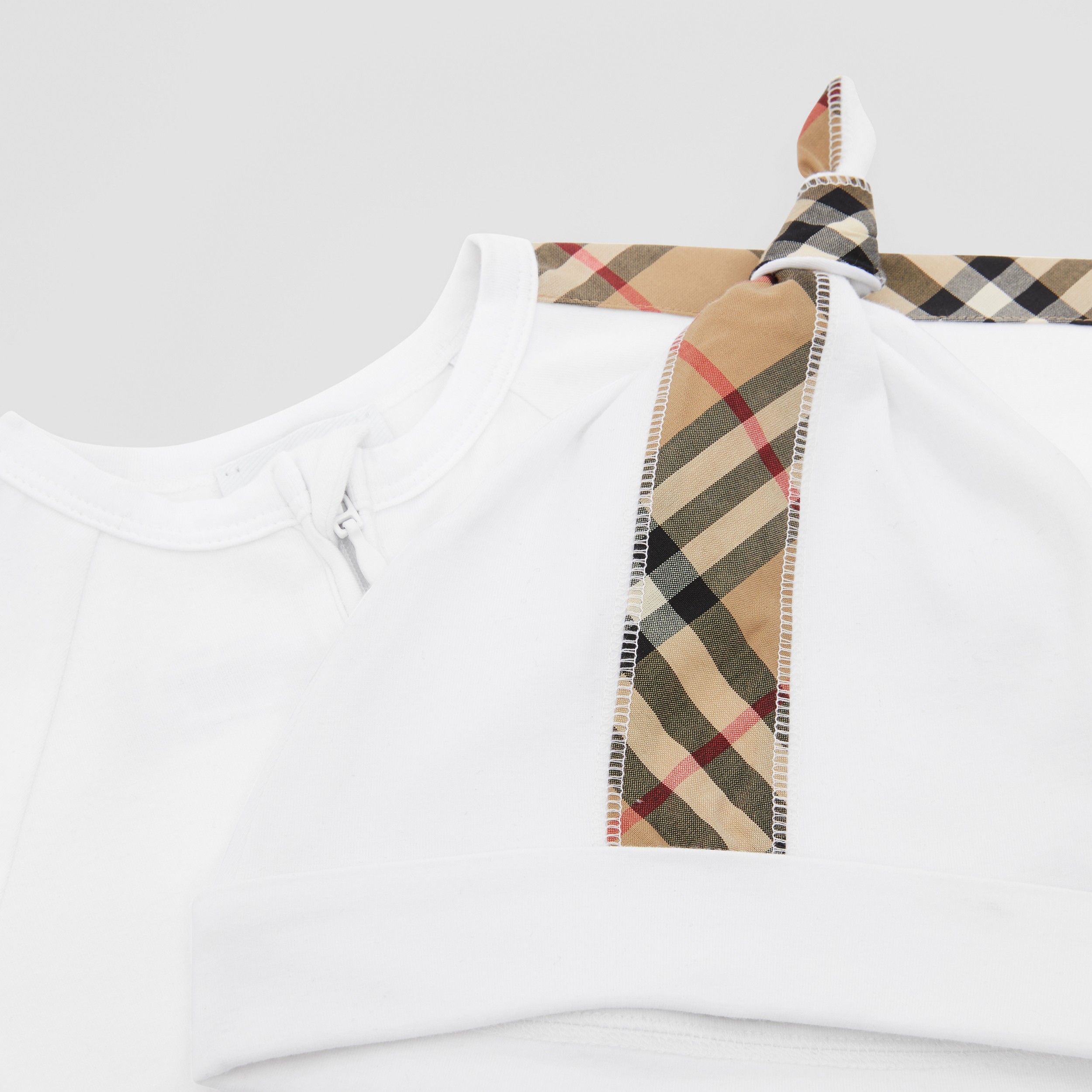 Coffret Cadeau Trois Pieces Pour Bebe En Coton Avec Check Blanc Enfant Burberry Coffret Cadeau Trois Pieces Pour Bebe En Coton Avec Check Blanc Enfant Burberry