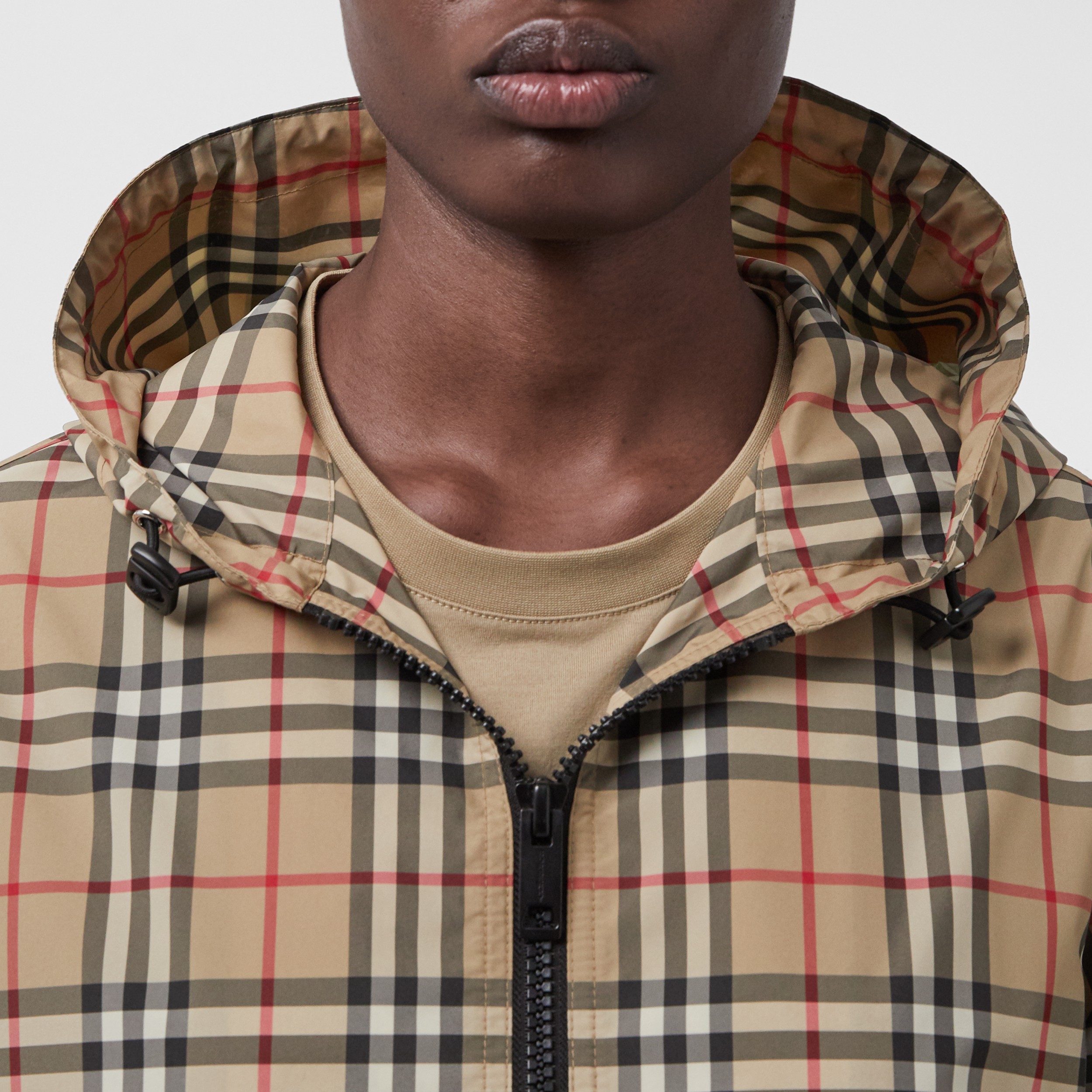 Vintage Check Polyester Hooded Jacket in Archive Beige - Women | Burberry Kong S.A.R., China