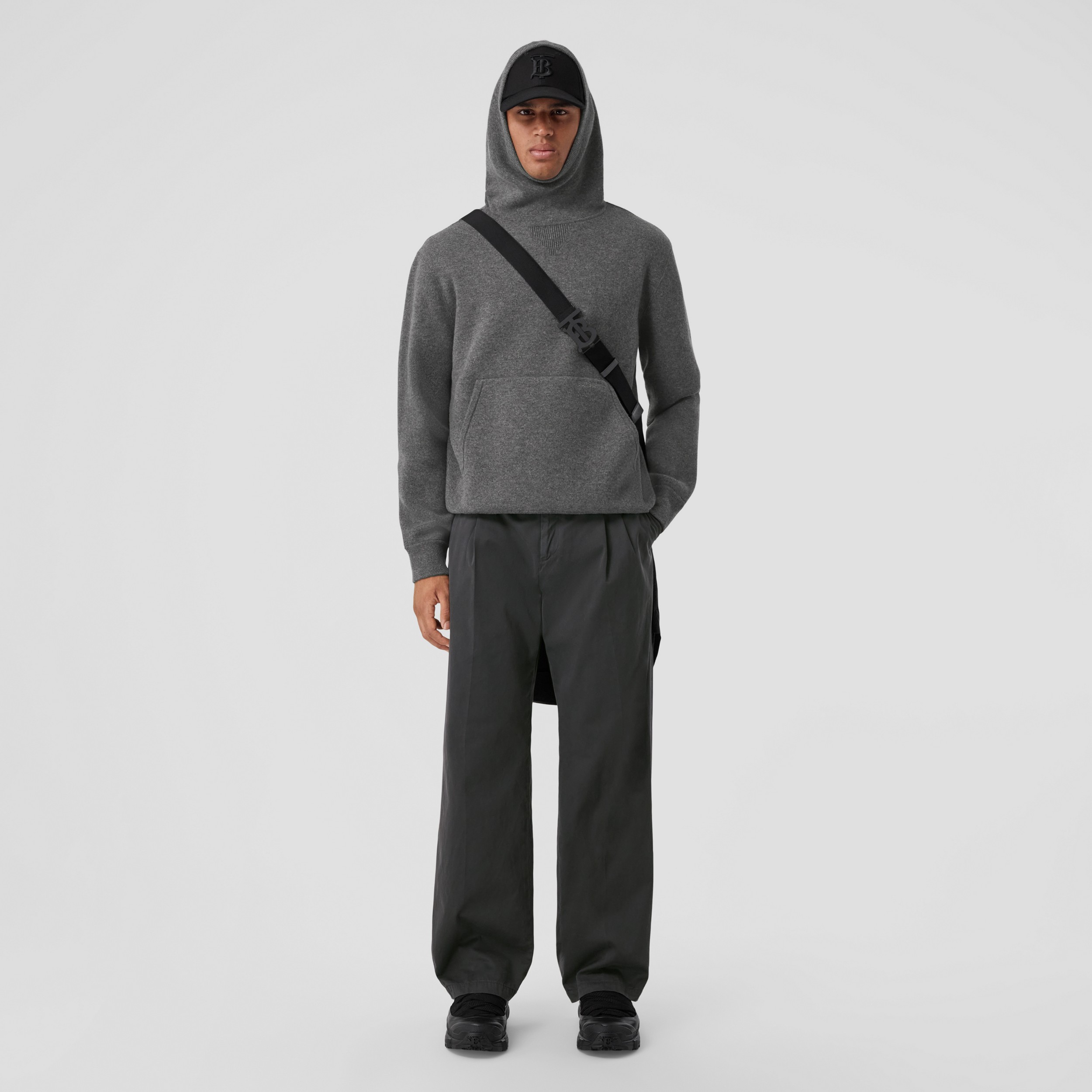 Suéter com capuz oversize de cashmere com detalhe de logotipo (Mescla  Cinza Pedra) - Homens | Burberry® oficial - 1