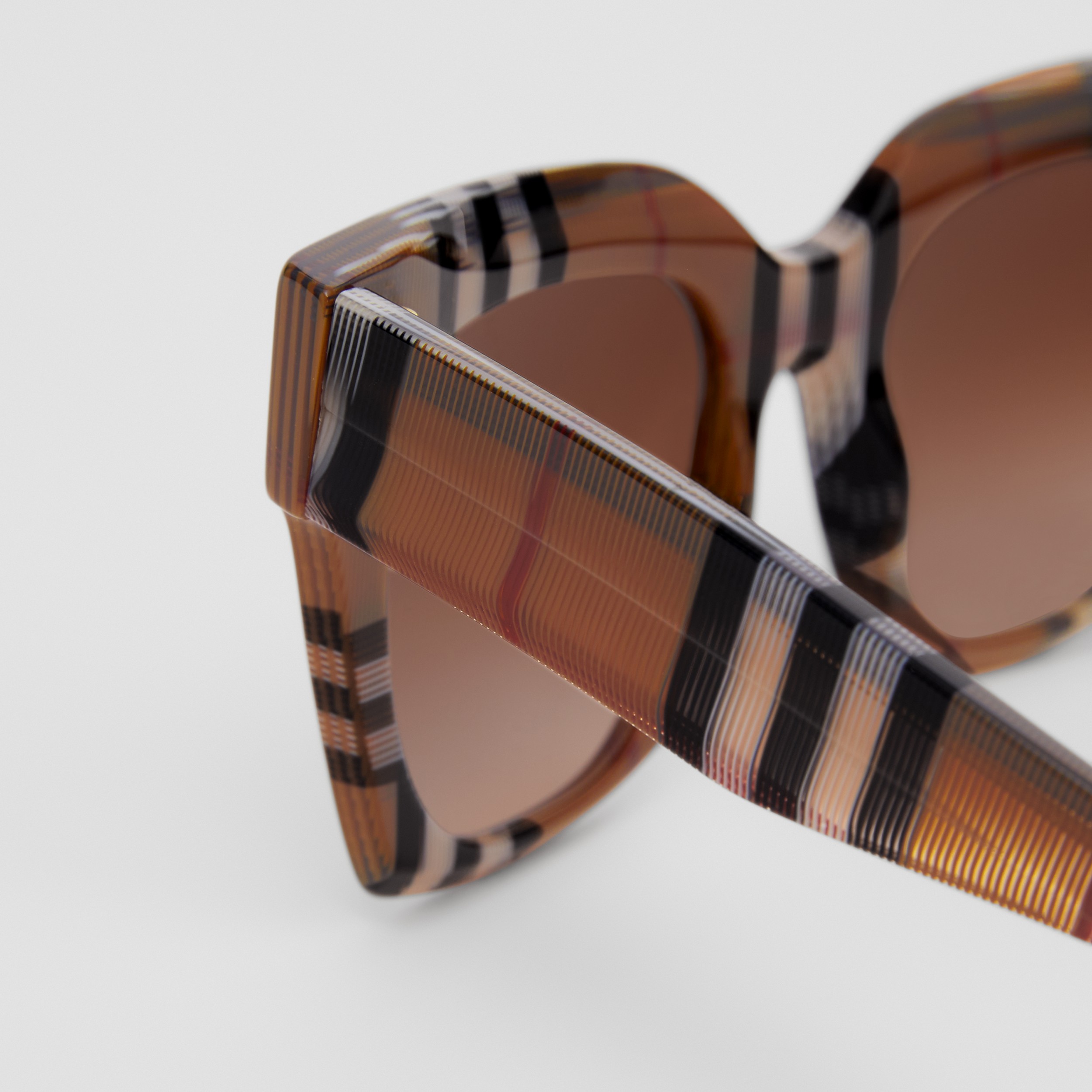 Eckige Sonnenbrille in Karo-Optik (Birkenbraun) - Damen | Burberry® - 2