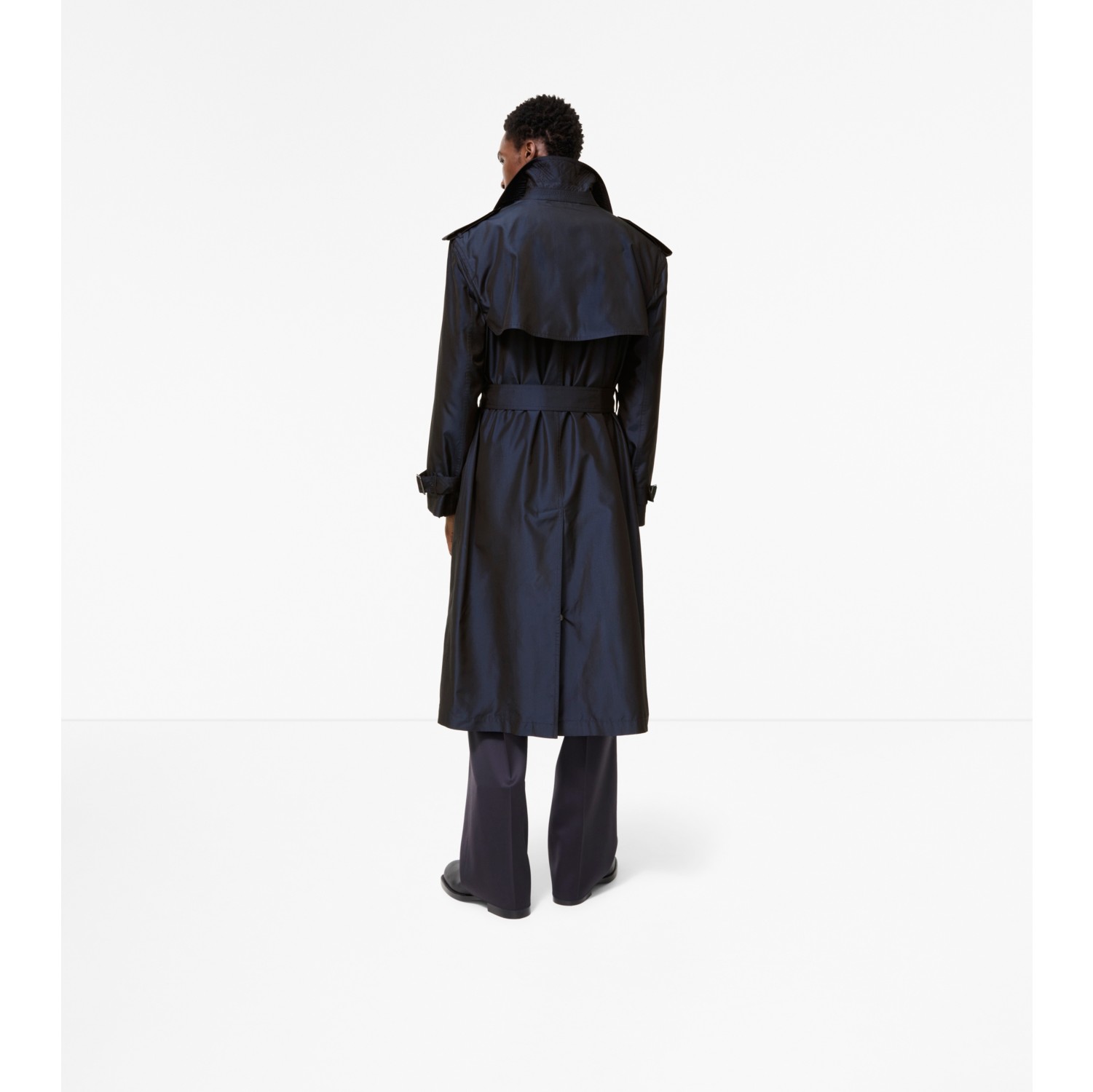 Burberry London トレンチレインコート ブラック、収納バック付 ロング シルク ホックストン トレンチコート (ネイビー) - メンズ