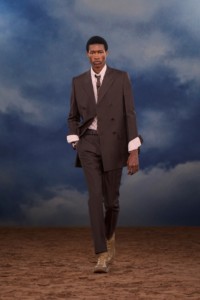 Burberry SS26 Show model Daniel Awaridhe wearing a Wool mohair double-breasted tailored jacket and Equestrian Knight leather belt