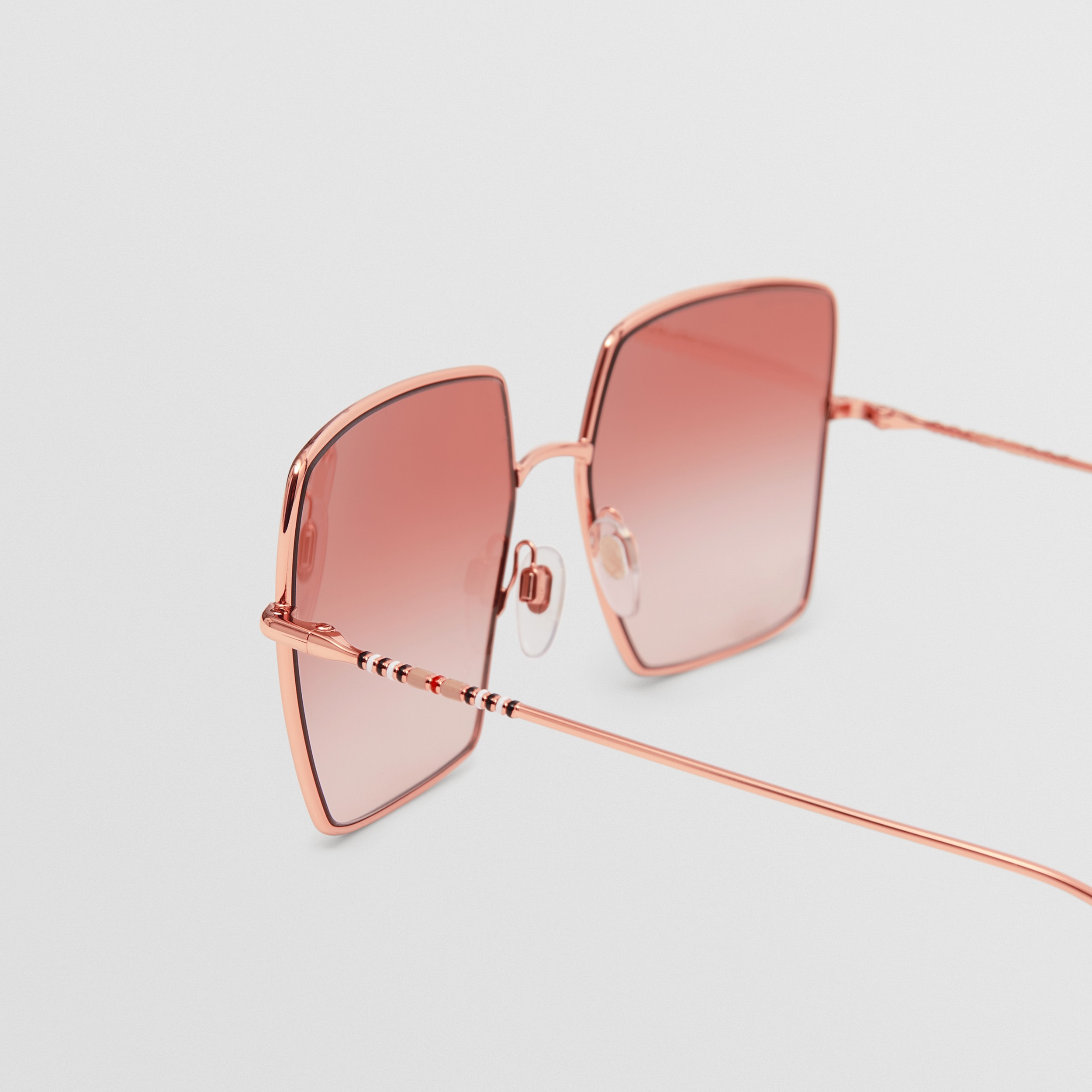 Sonnenbrille mit eckigem Gestell und Streifendetails (Roségold) - Damen | Burberry® - 2
