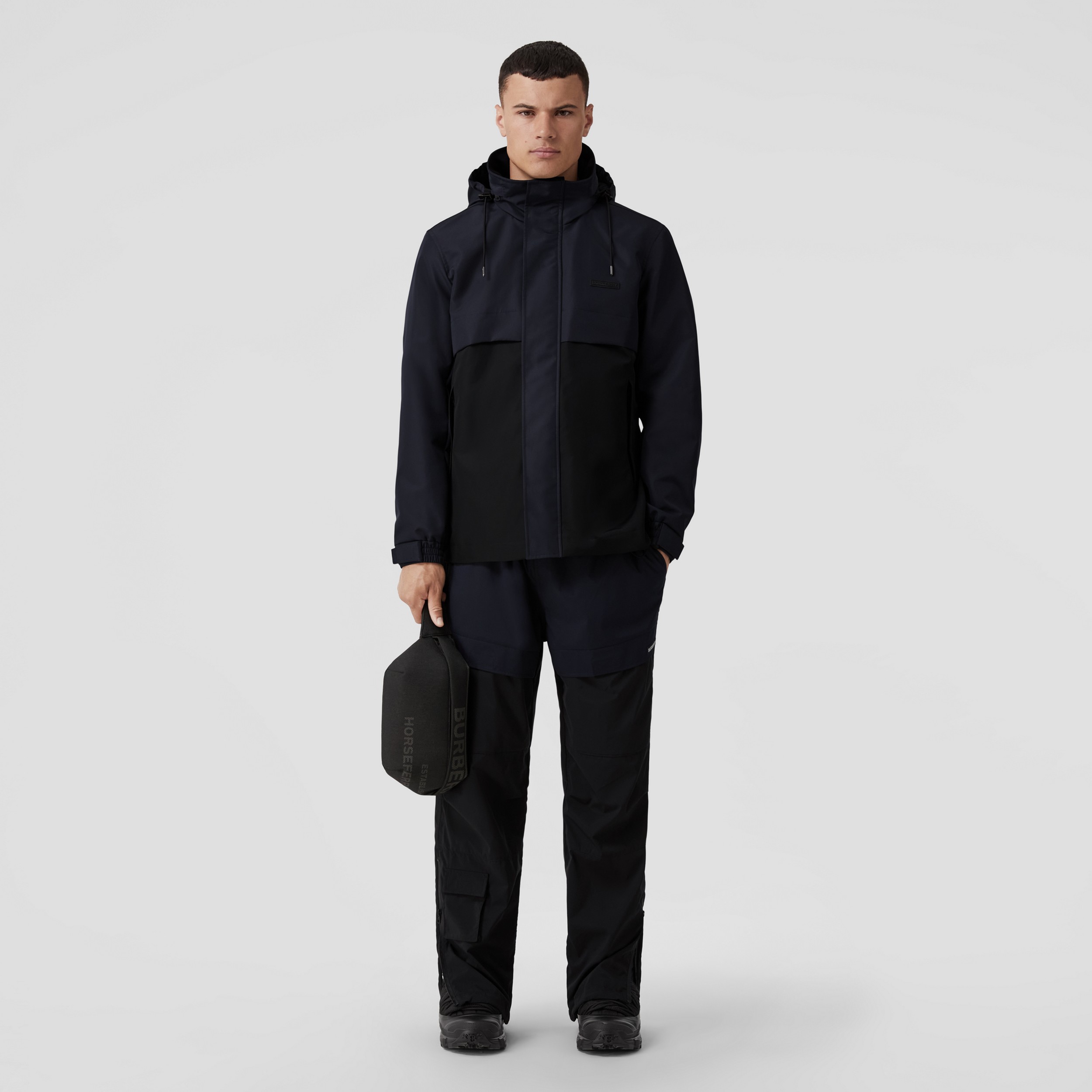 Pantalon cargo à logo (Noir) - Homme | Site officiel Burberry® - 1