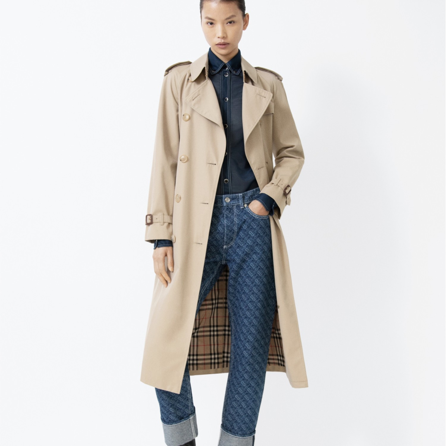 The Long Waterloo Heritage Trench Coat in Honey - Women | Burberry ...