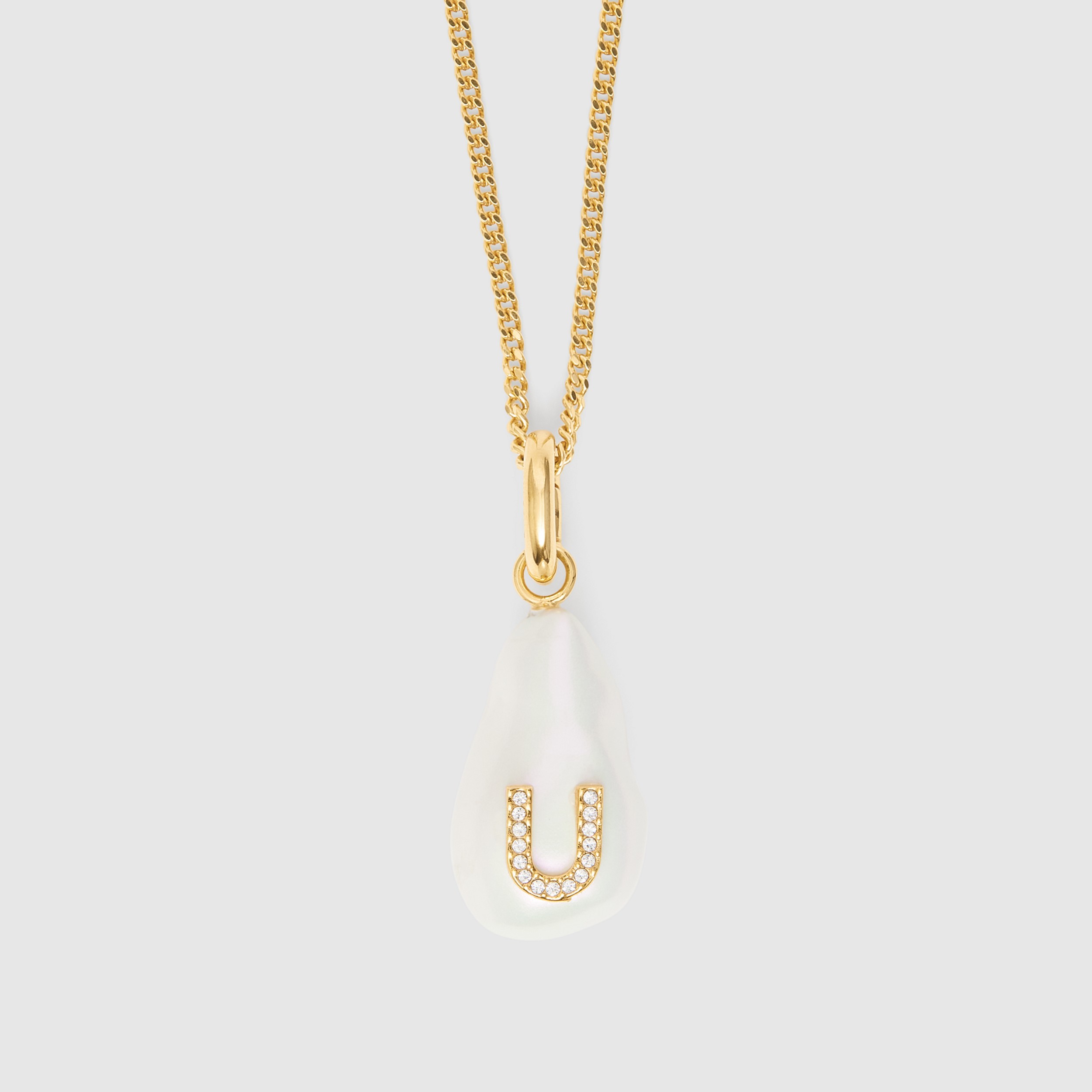 Dije de letra U con perla de resina y cristales - Solo en línea (Dorado Claro/madreperla) - Mujer | Burberry® oficial - 4