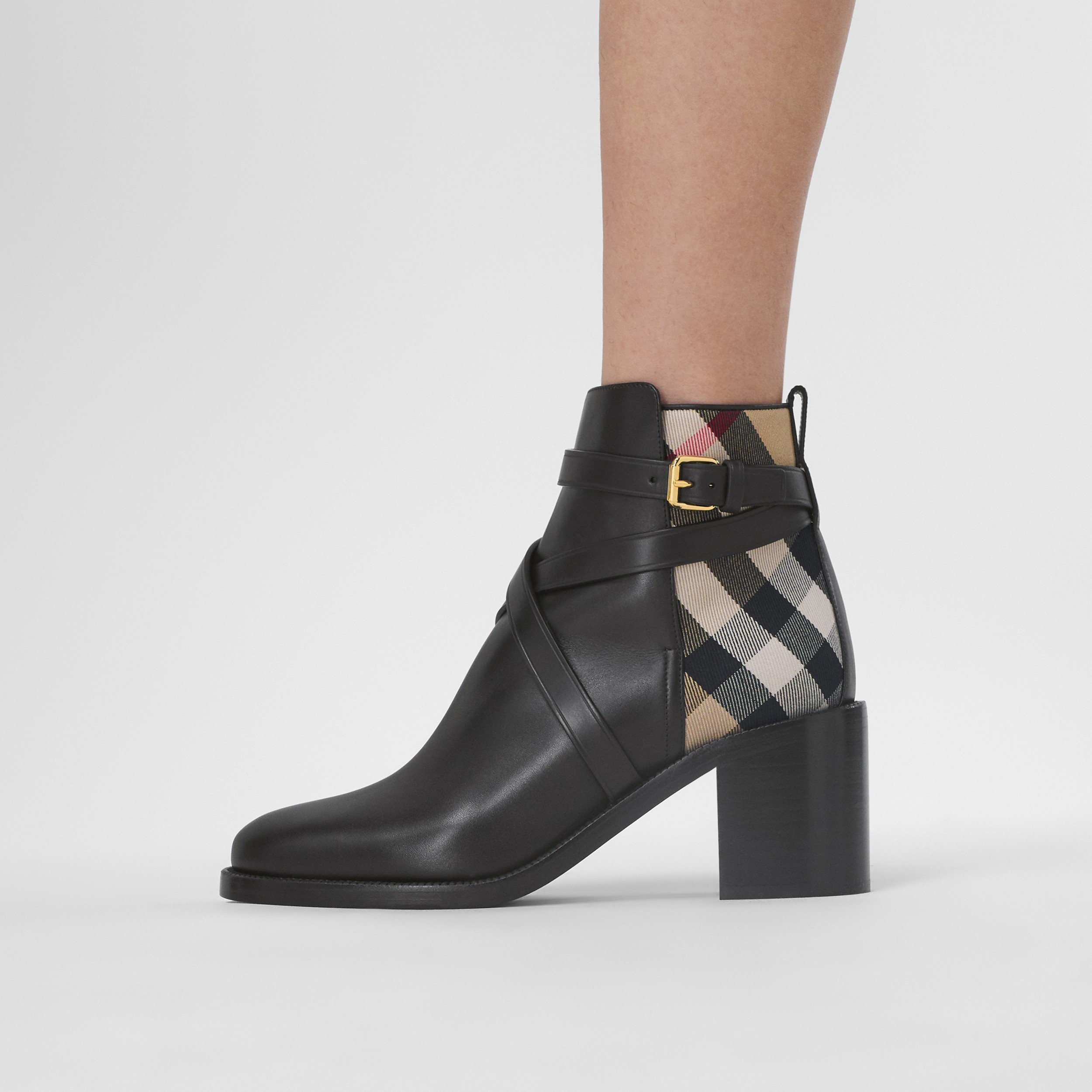 Ankle boots de couro com estampa House Check (Preto/bege Clássico) - Mulheres | Burberry® oficial - 3