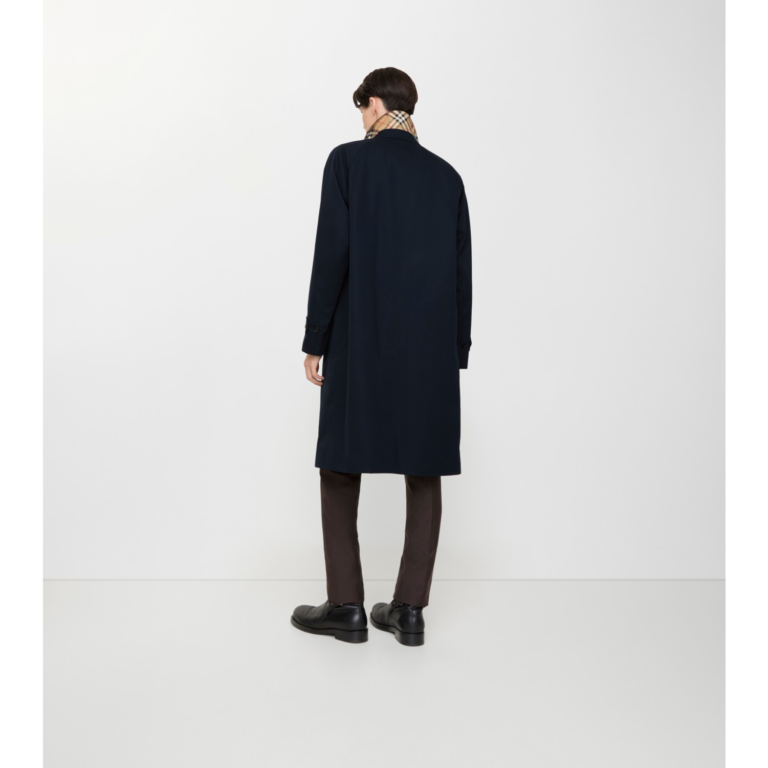 BURBERRY ロングコート　カムデン Long Camden Heritage Car Coat in Black - Men, Cotton Gabardine