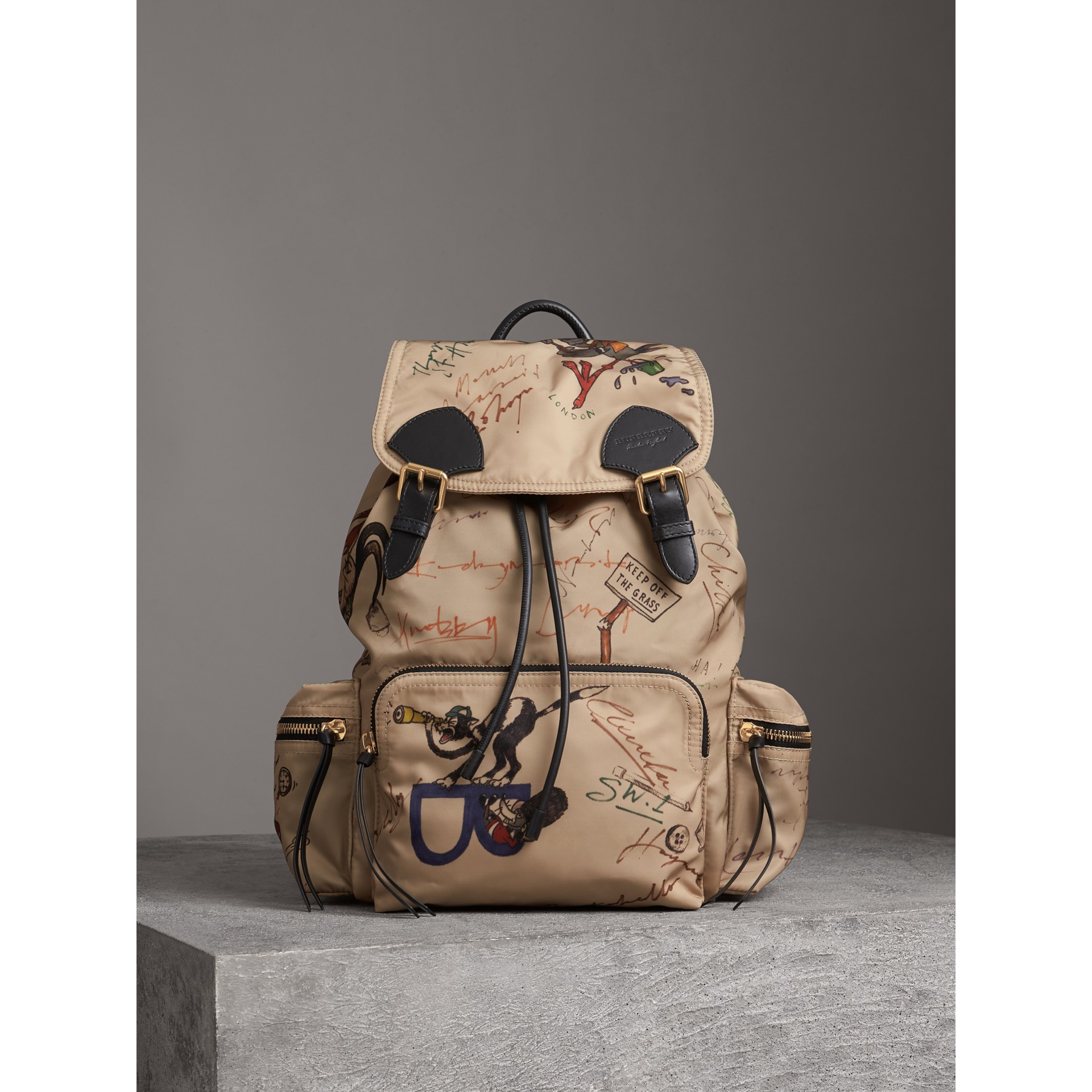 Zaino The Rucksack grande in nylon con disegni stampati Miele